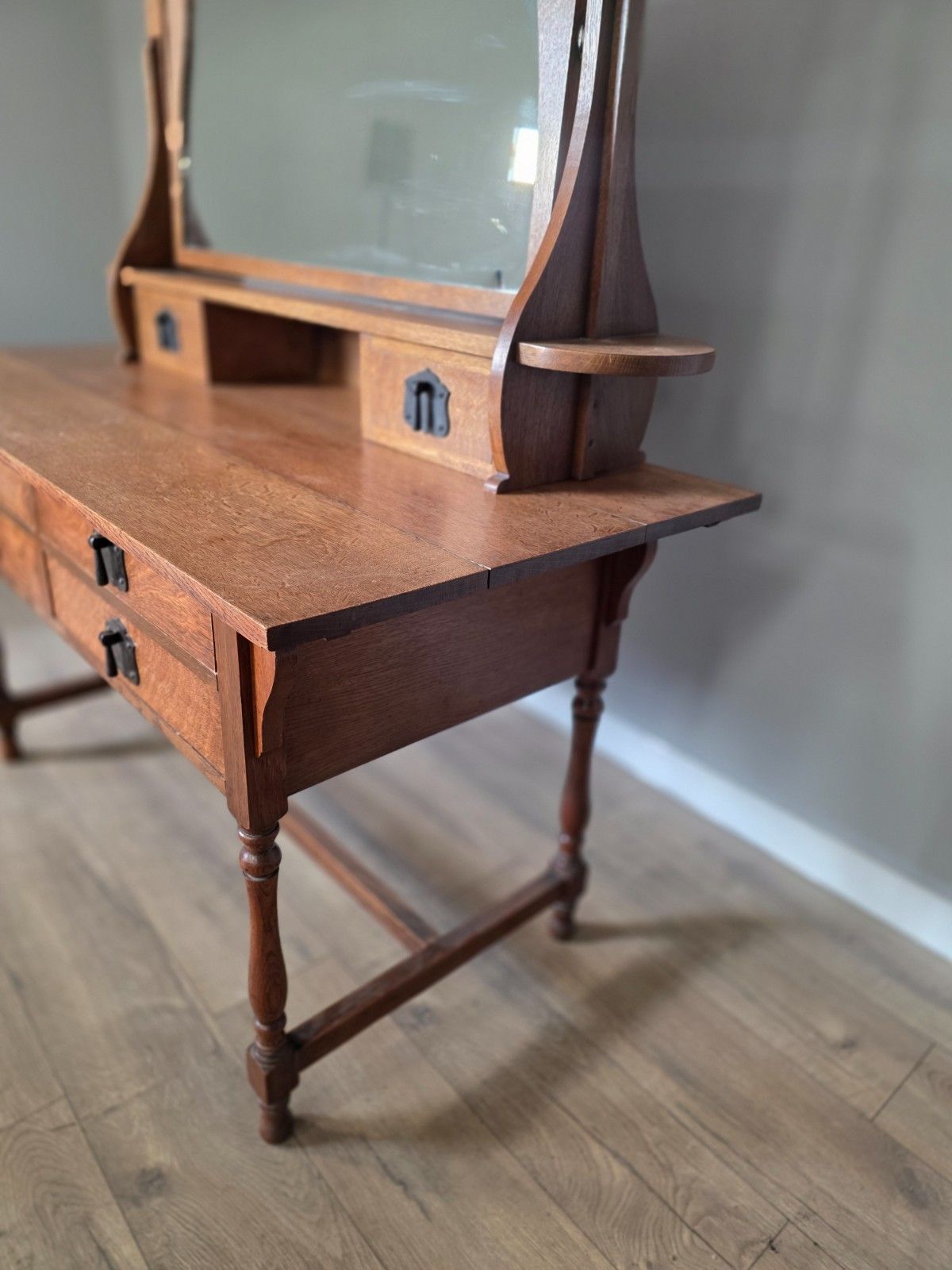 photo vinterior Early Heals Of London Antique Oak Newlyn Dressing Table