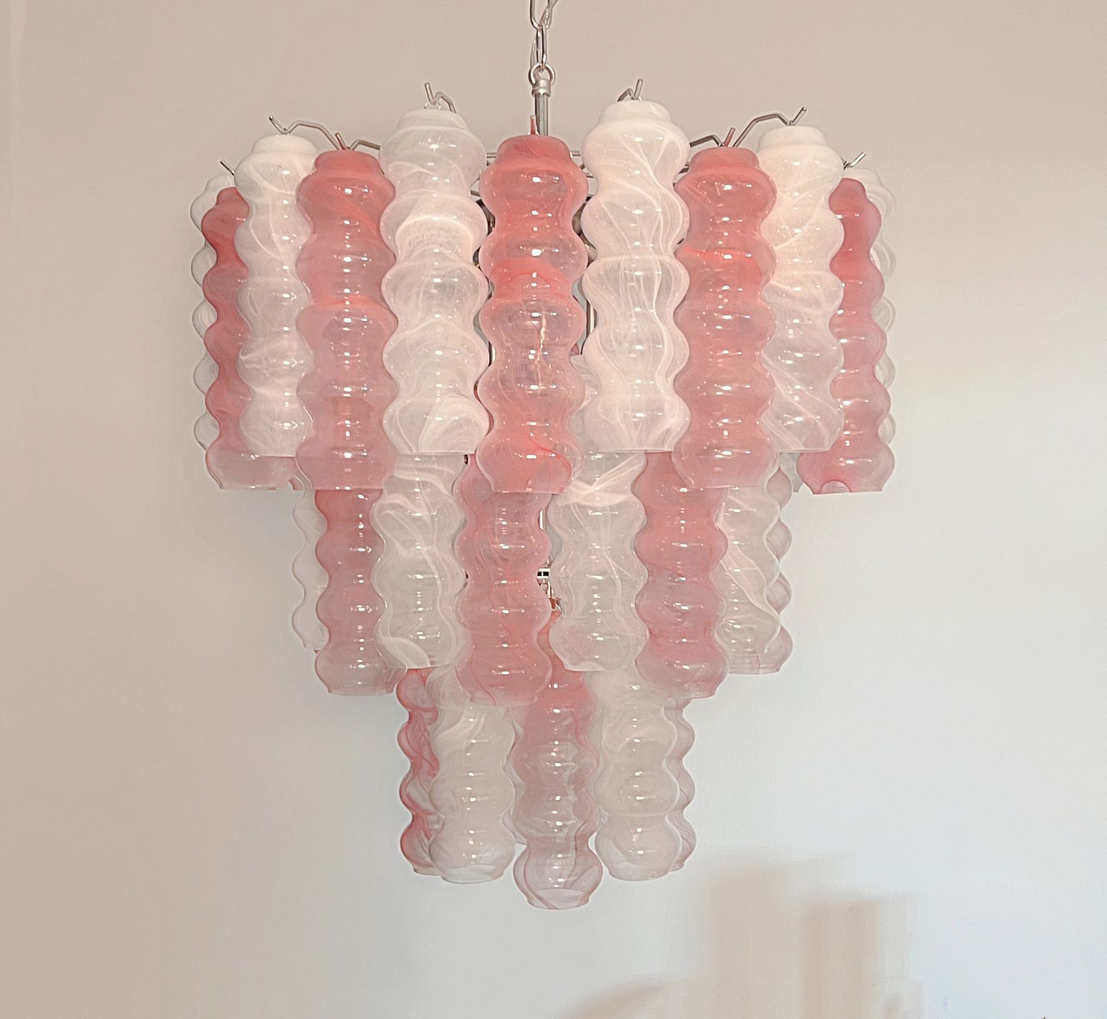 photo vintage Large Three Tier Murano Glass Tube Chandelier   White And Pink Albaster