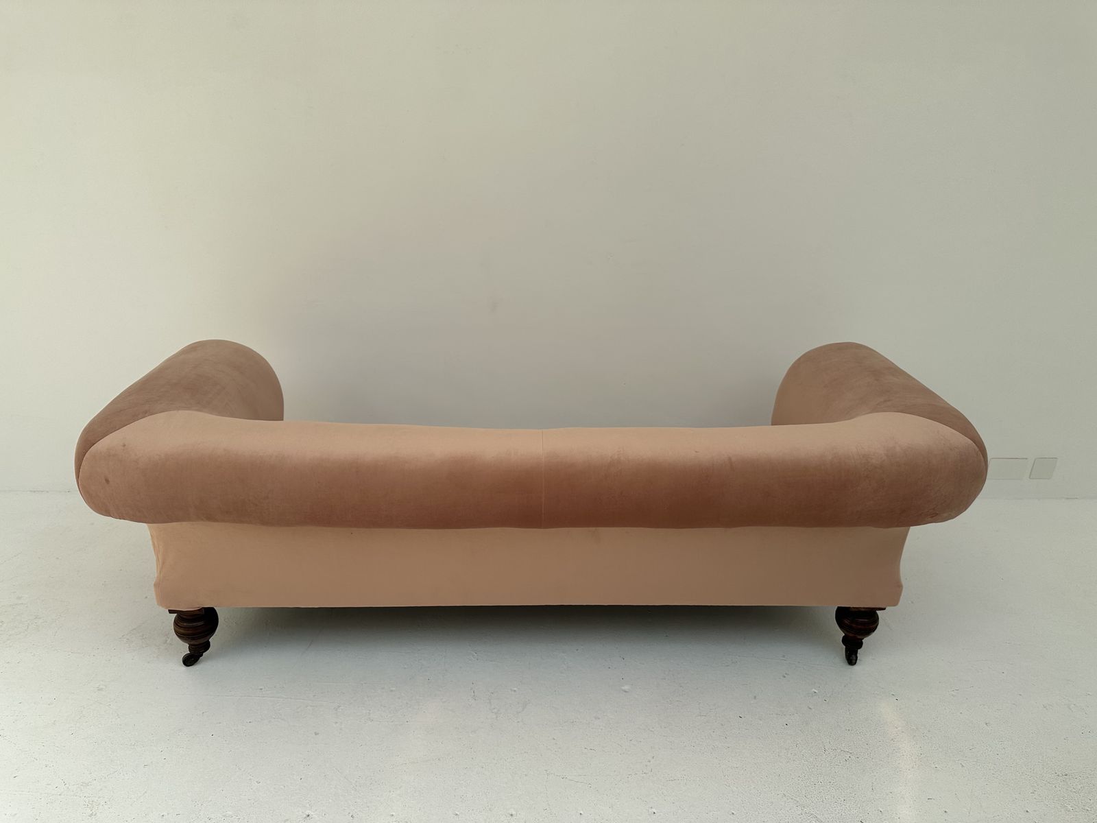 Victorian Chesterfield Style Sofa 3 Seater Upholstered In Pink Velvet photo Furniture
