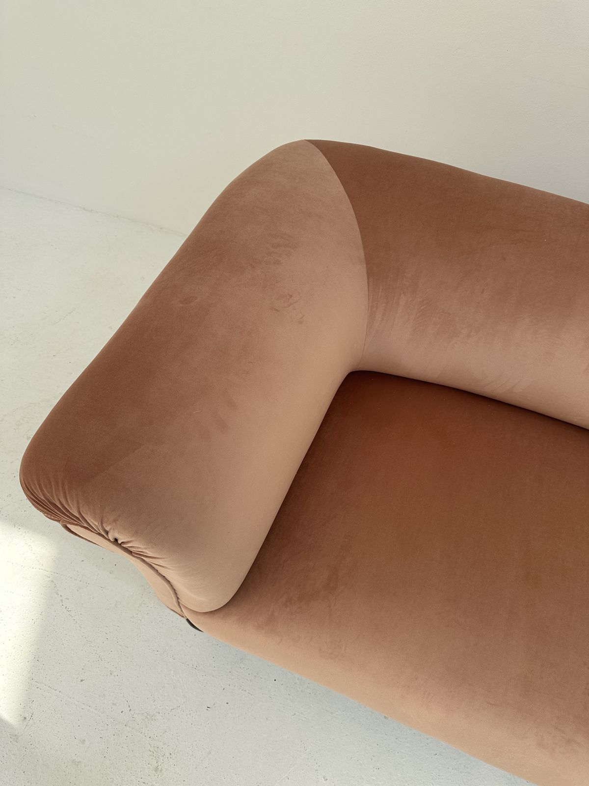 Victorian Chesterfield Style Sofa 3 Seater Upholstered In Pink Velvet photo buy