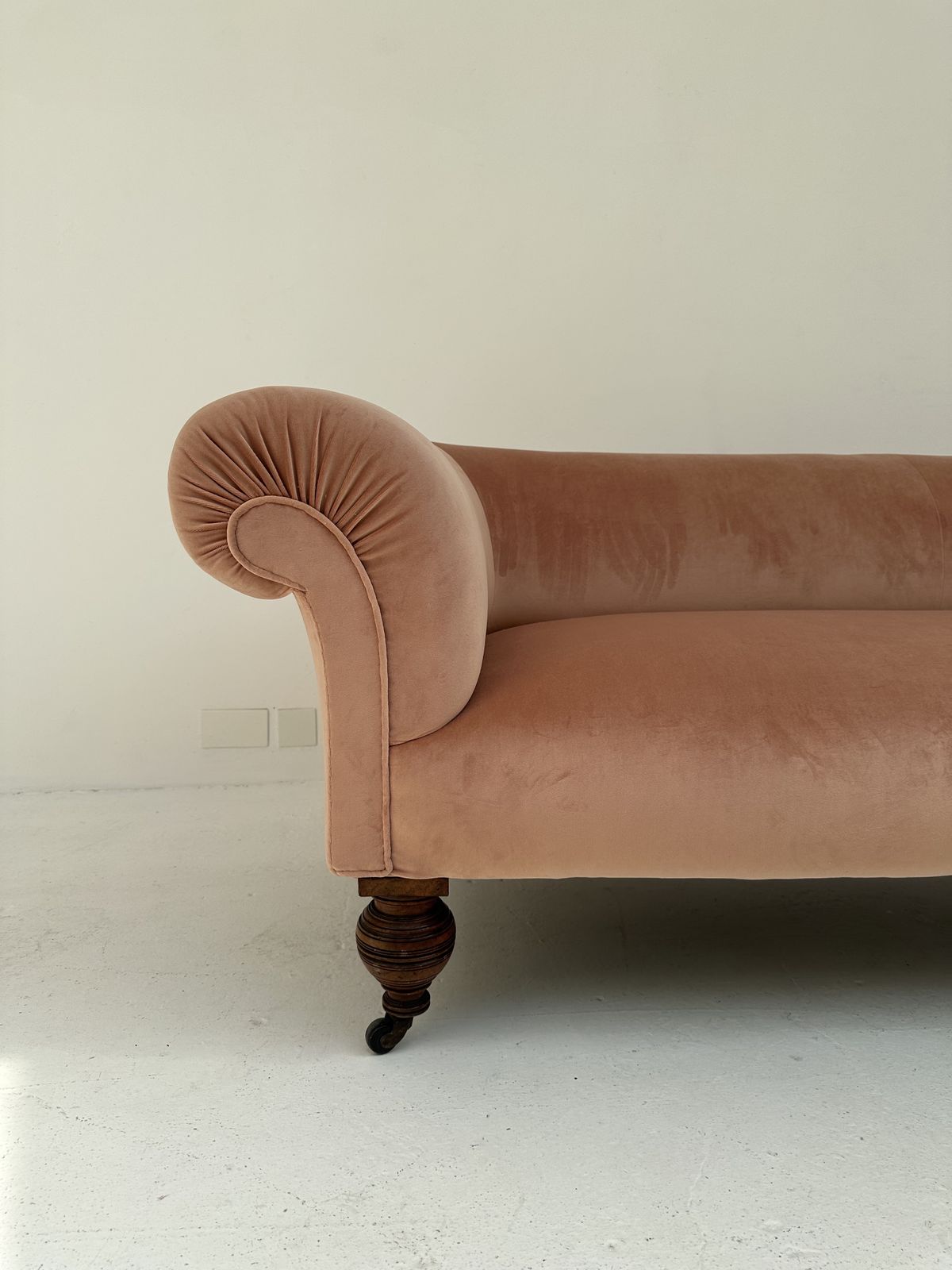 4500.0 Victorian Chesterfield Style Sofa 3 Seater Upholstered In Pink Velvet photo