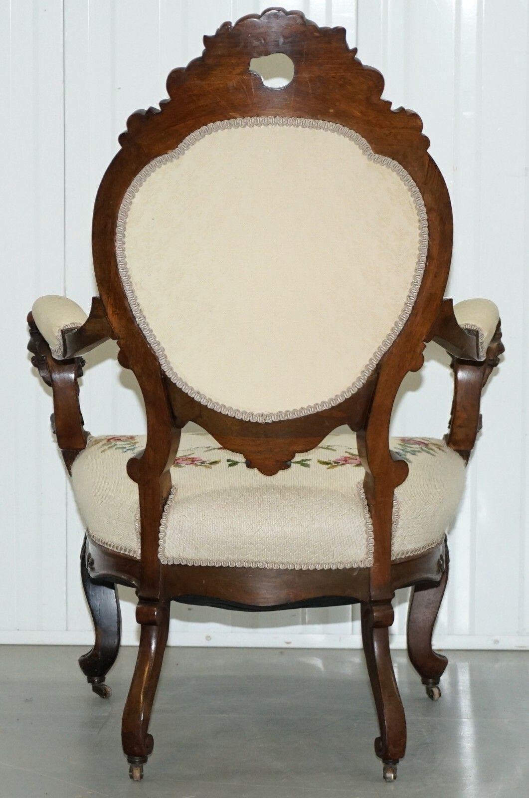 photo furniture Victorian Show Frame Lion Carved Walnut Salon Armchair Embroidered Upholstery