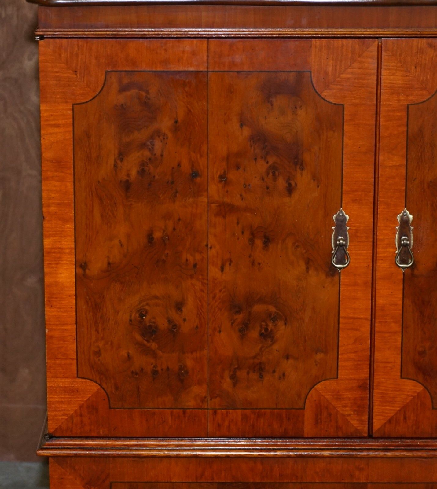 Stunning Burr Yew Wood Tv Media Cupboard Designed To House Television & Boxes photo for sale
