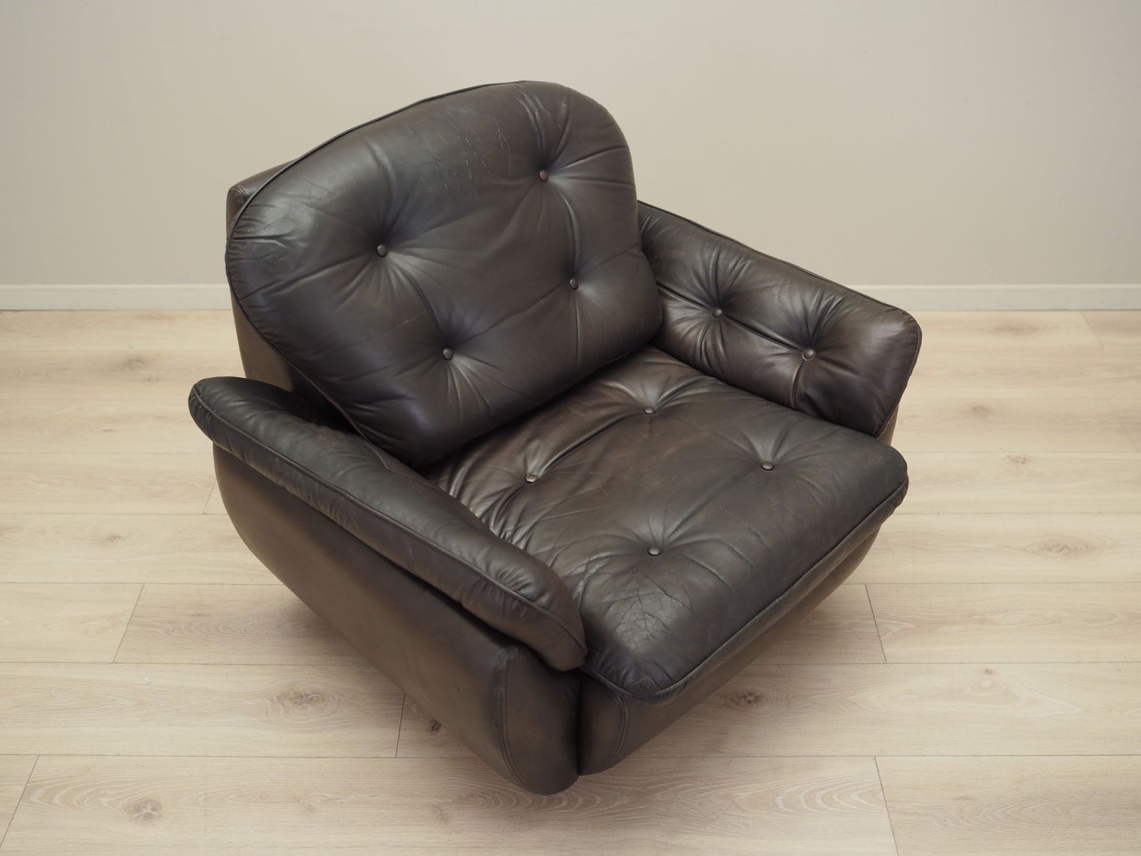 photo for sale Armchair With Castors, Italian Design, 1970s, Production: Italy