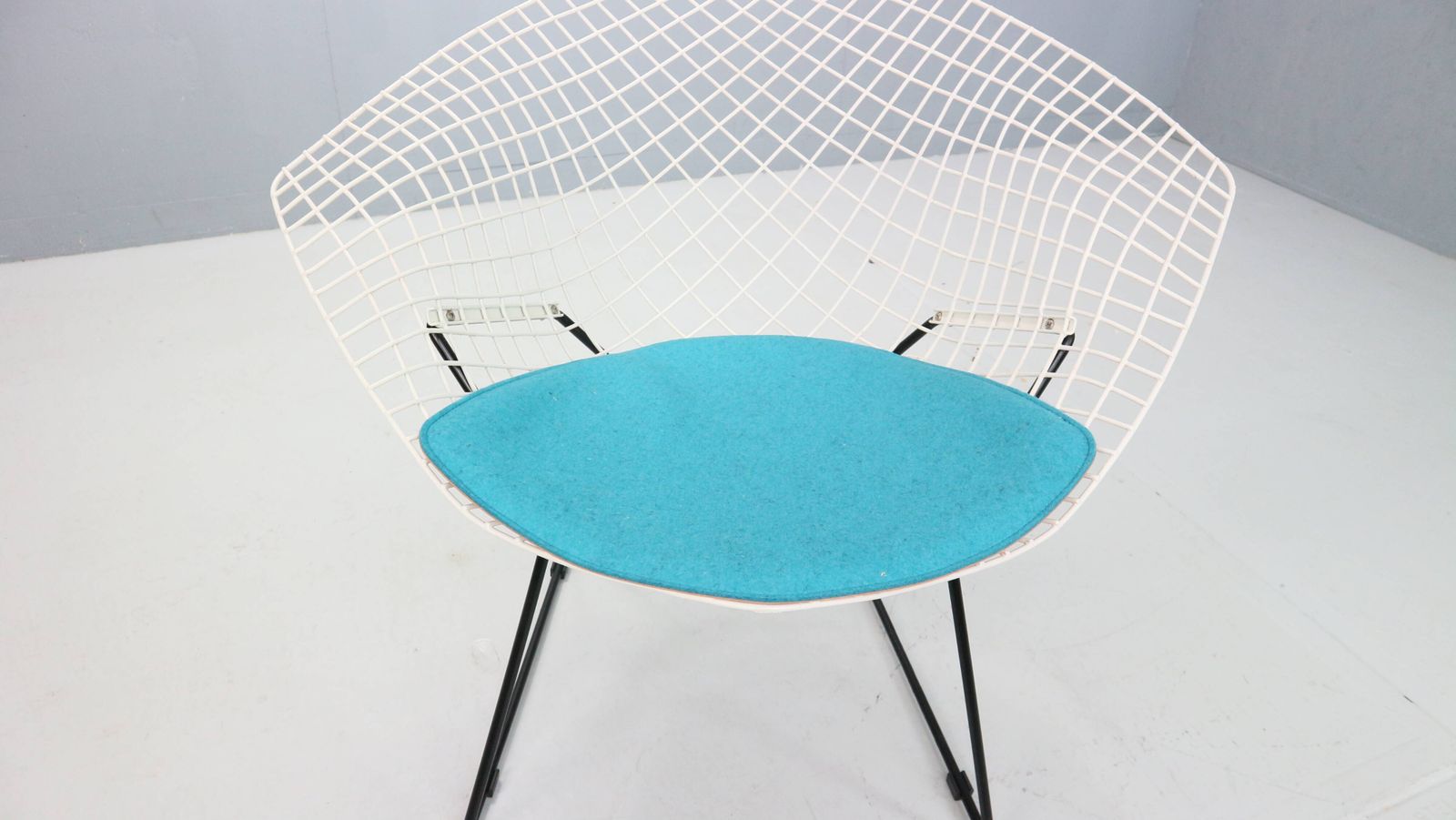Diamond Chair By Harry Bertoia In White & Black Metal And New Blue Seating photo buy