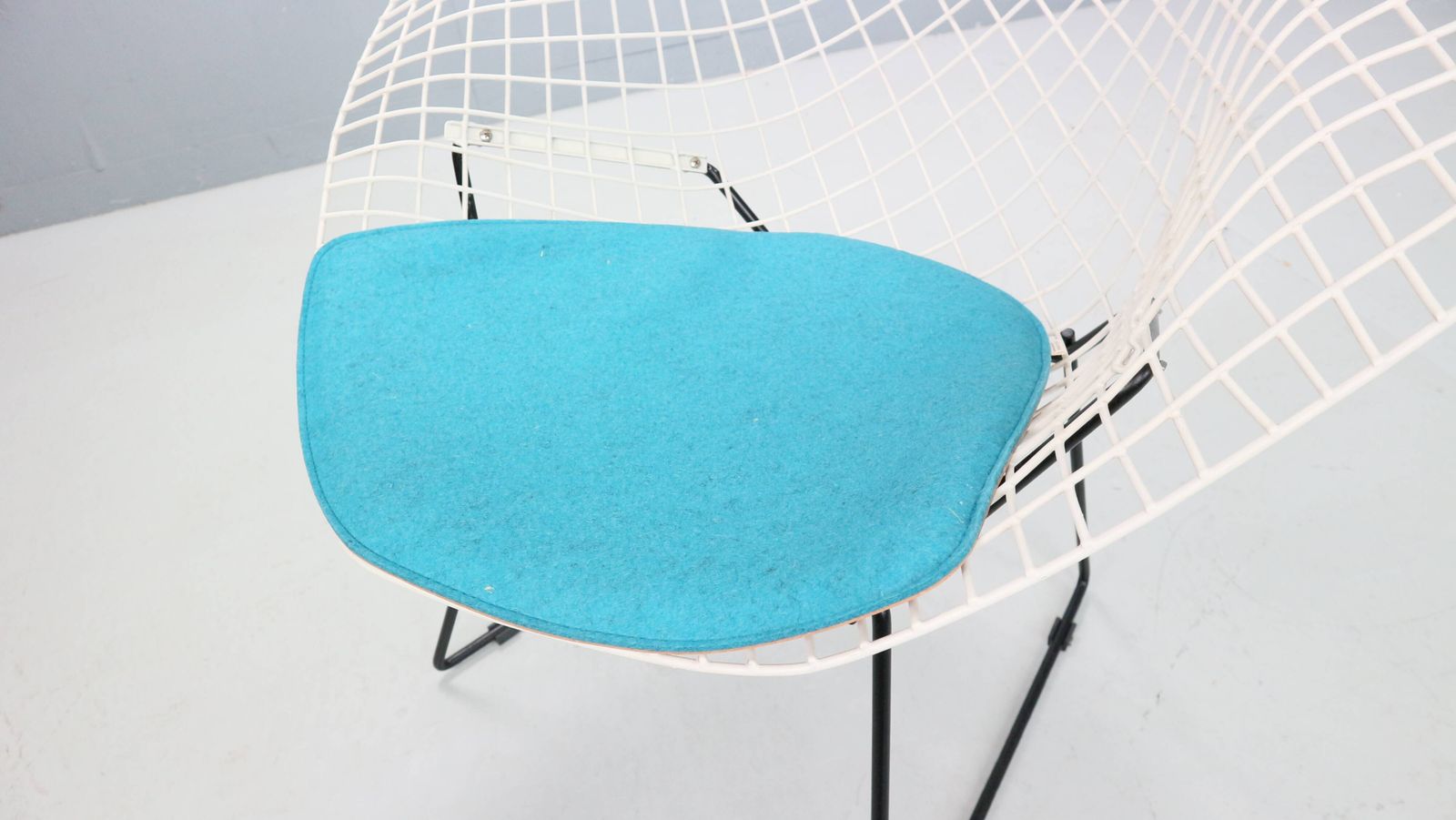 Diamond Chair By Harry Bertoia In White & Black Metal And New Blue Seating photo vintage