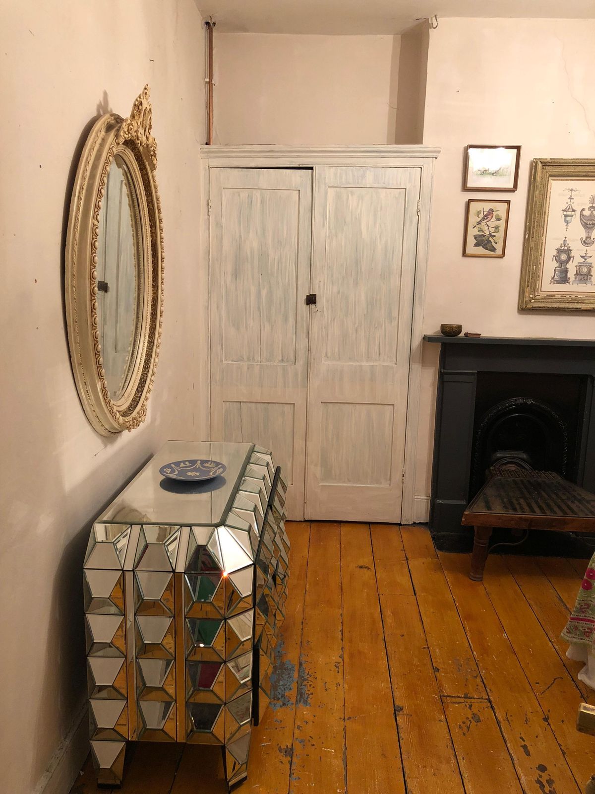 Pyramid Spike Mirrored Cabinet Chest Of Four Drawer Good Condition photo furniture