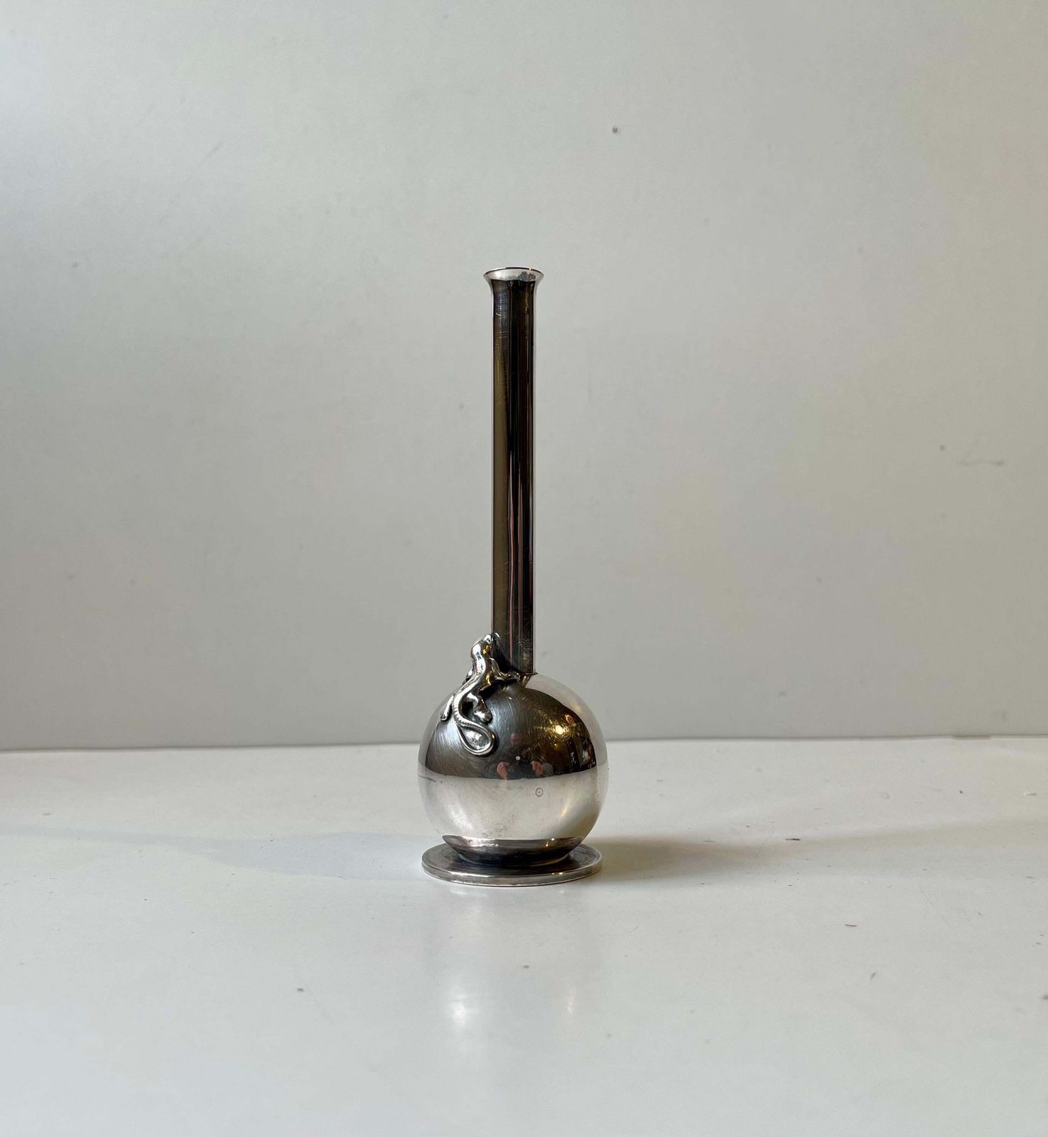 Art Deco Silver Plated Single Flower Vase W. Lizard By Hugo Grün photo for sale