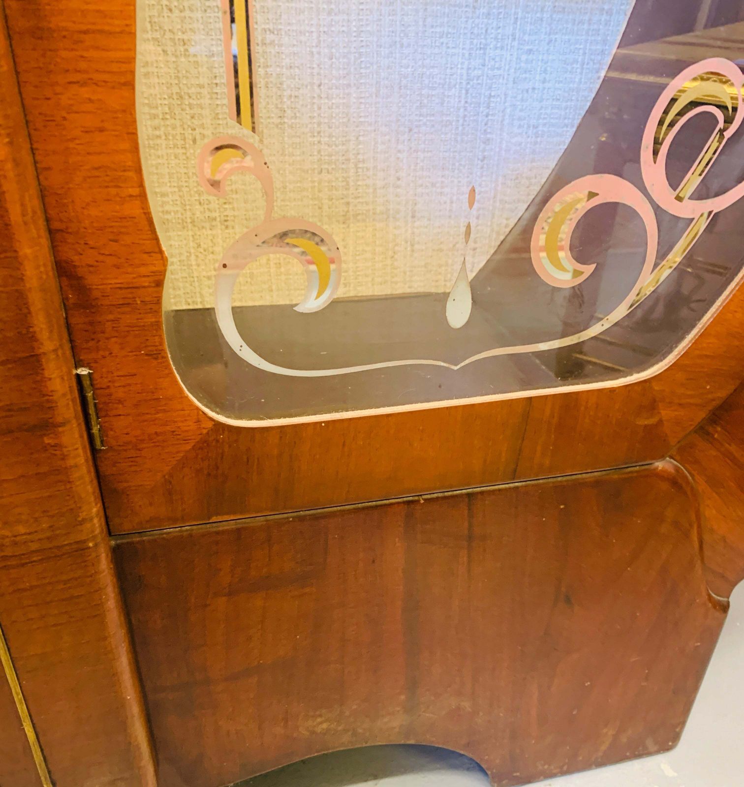 photo vinterior 1930s Art Deco Cocktail Cabinet Curved Walnut Bar With Etched Glass