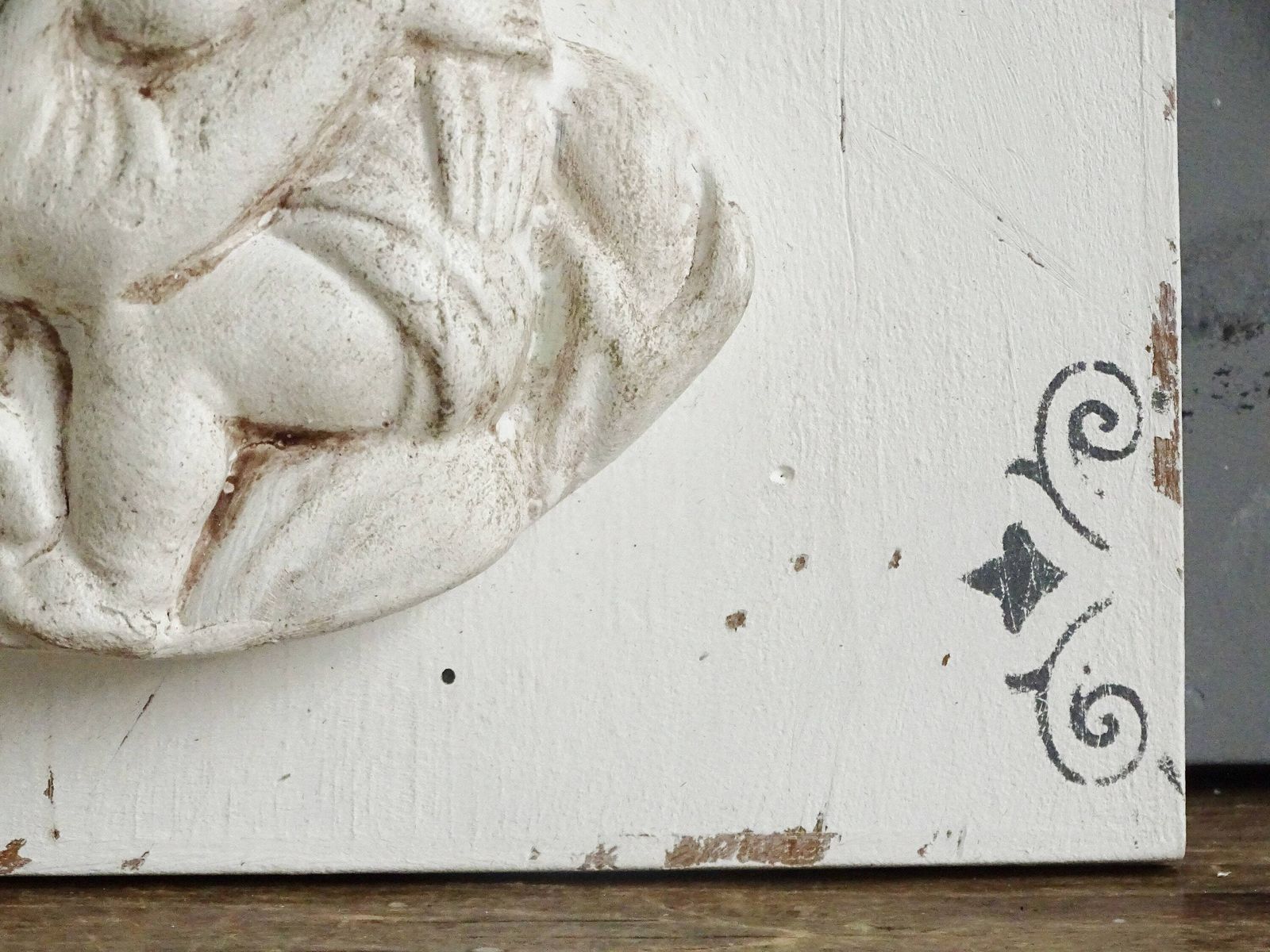 White Wood Wall Plaque Of Plaster Mother And Child, Shabby Chic Wall Statuary photo vinterior