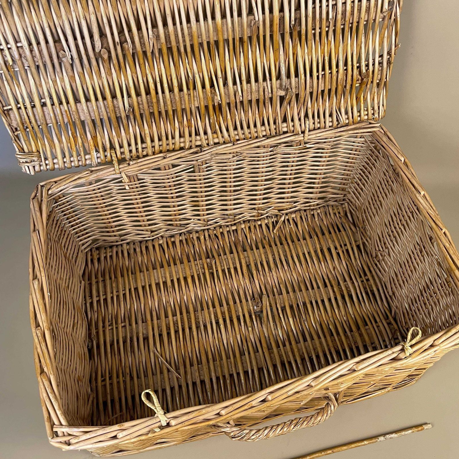 photo furniture Rectangle Basket Woven Wicker Brown Antique Storage Lidded Lid Log Toys Tidy Handle Vintage Rectangle Lockable Picnic