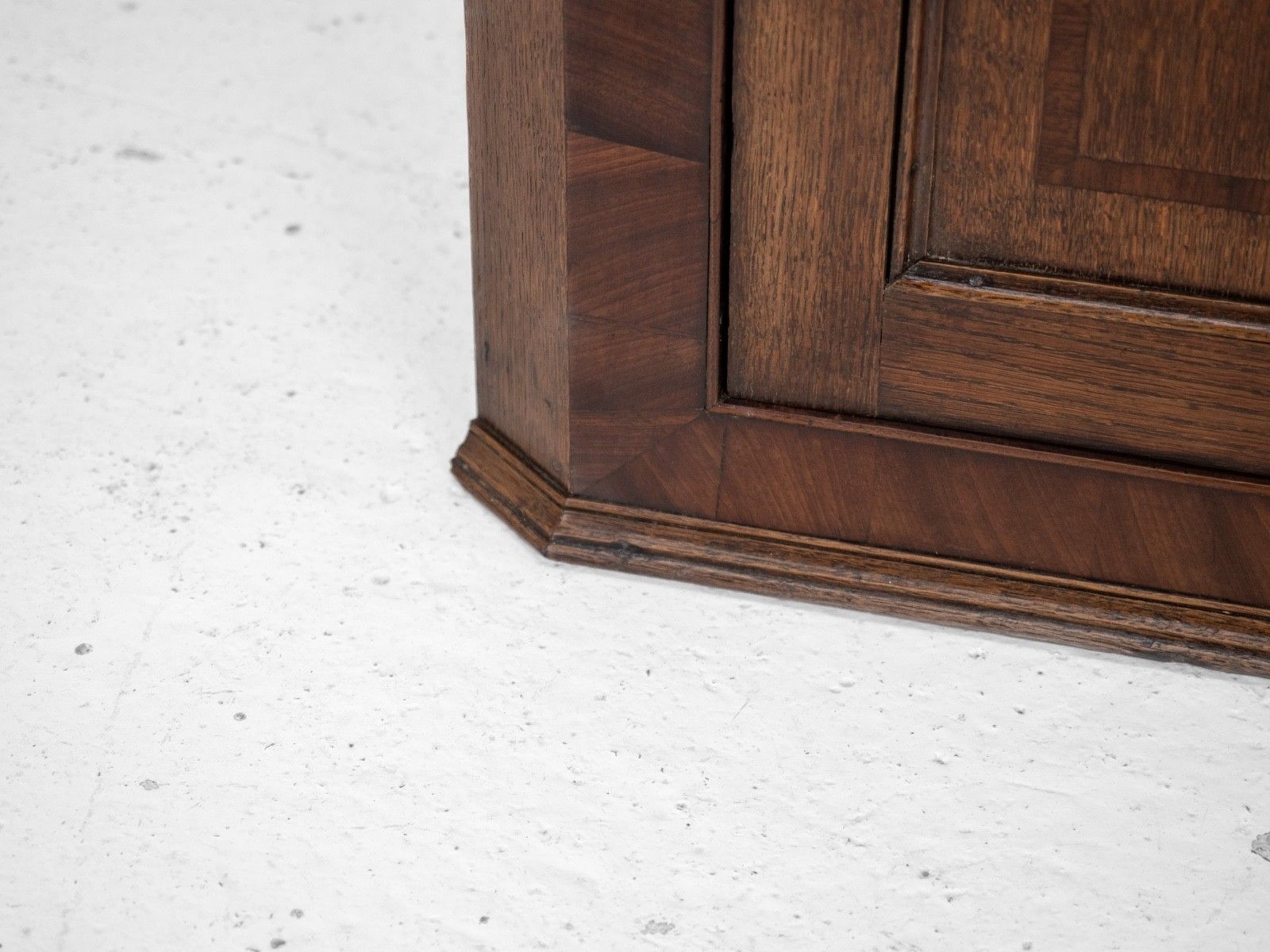 photo furniture George III Oak & Mahogany Crossbanded Inlaid Wall Hanging Corner Cupboard, Late 18 Century Georgian