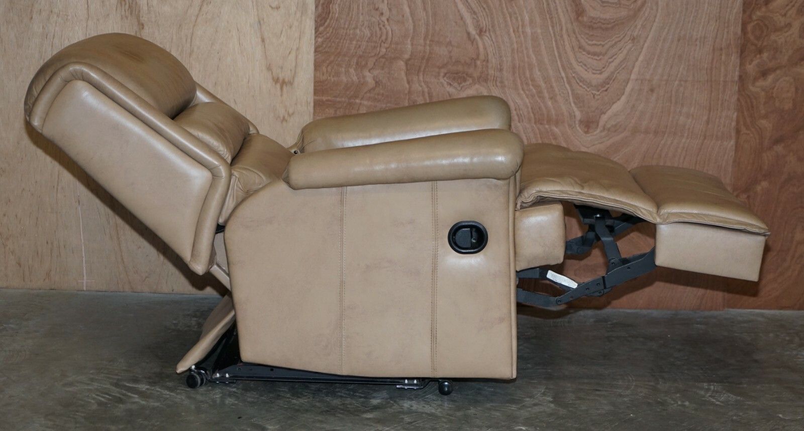 photo furniture Comfortable Pair Of Rrp £2858 Sherborne Nevada Reclining Armchairs In Leather