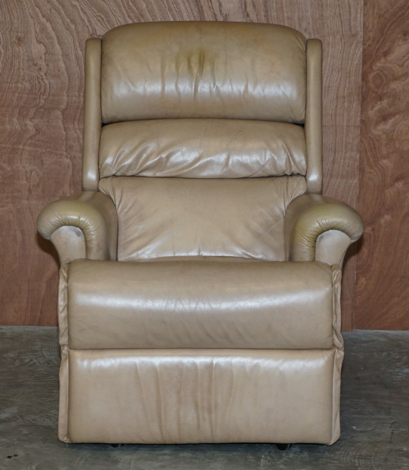 1350.0 Comfortable Pair Of Rrp £2858 Sherborne Nevada Reclining Armchairs In Leather photo