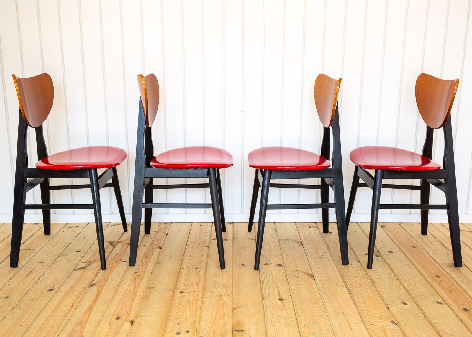 photo vinterior Mid Century Butterfly Dining Chairs Set Of 4 Space Age Mcm 1960s 1950s Red Black Vintage Retr.O