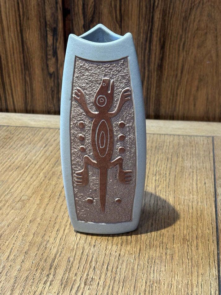 Mid Century Da Jing Tao Yi Pottery Vase 3 Sided Design photo for sale
