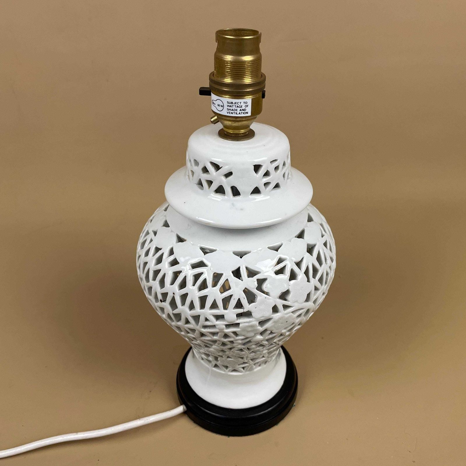 Vintage Ceramic Patterned Oriental Lamp Bedside Table Light Vase Pottery Round Antique Pattern Gold Brass Wood Japanese Cut Out Ginger Jar photo 55.0