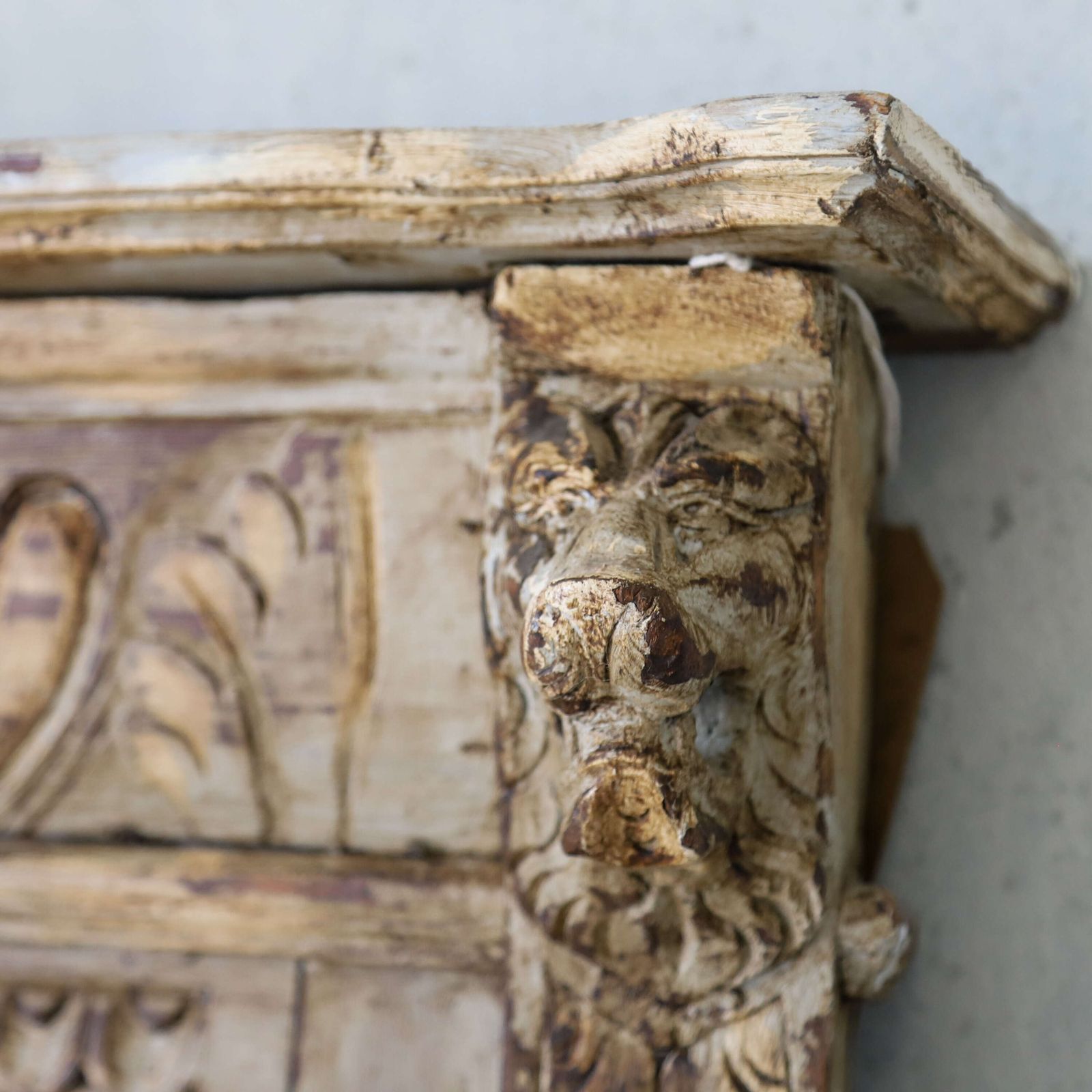 19th‑Century French Tall Pier Mirror With Carved Lion Masks & Floral Decoration photo 925.0