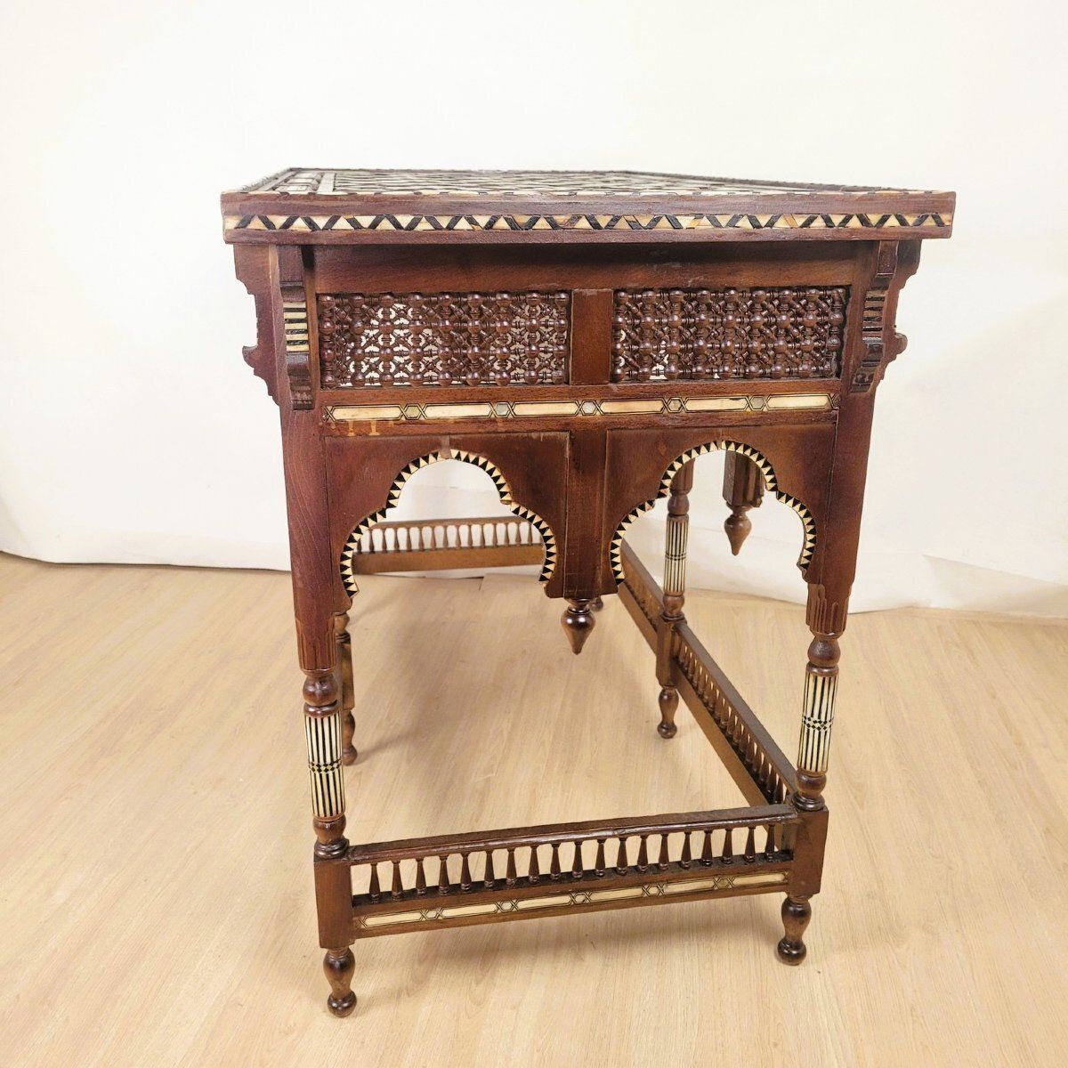 Oriental Center Table In Wood, Mother Of Pearl And Bone Marquetry, 20th Century photo buy