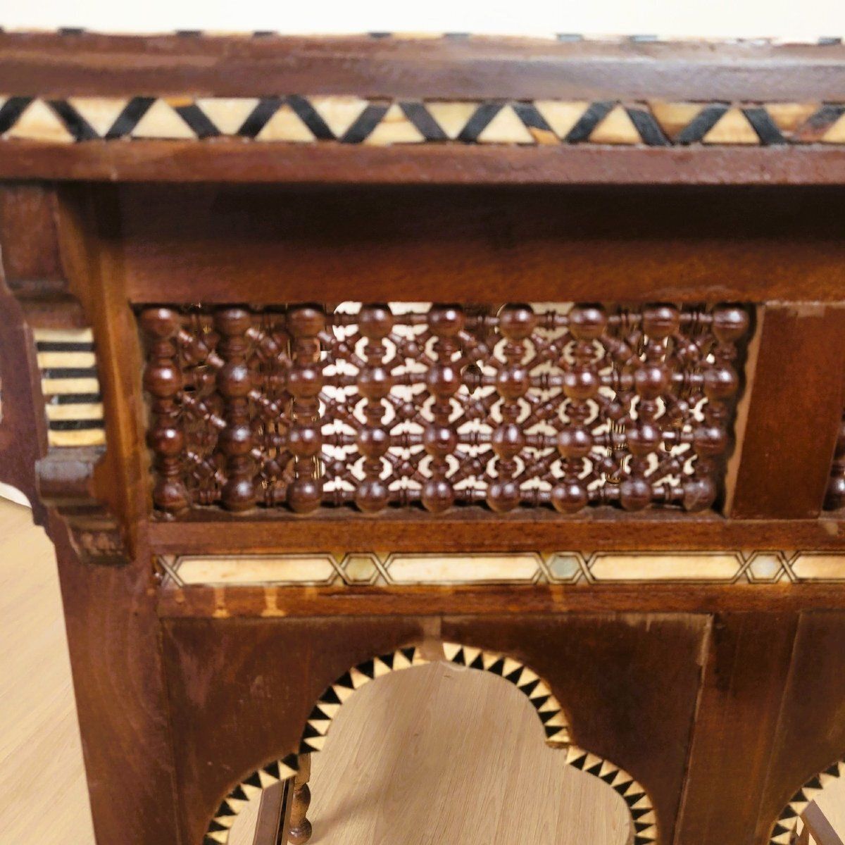 Oriental Center Table In Wood, Mother Of Pearl And Bone Marquetry, 20th Century photo vintage
