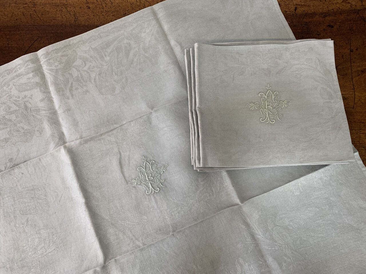 Set Of 8 French Monogrammed 'Rc' Or 'Rg' Sage Green Vintage Serviettes Napkins photo for sale