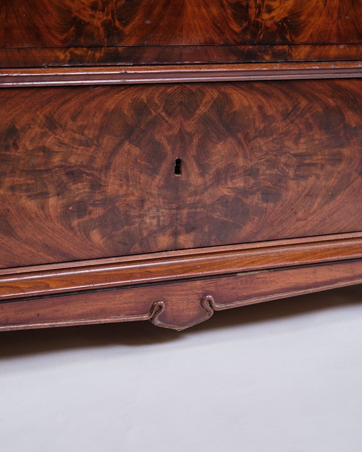 photo furniture Secretary – Mahogany – Intarsia & Flame Structure – 4 Drawers – 1840s