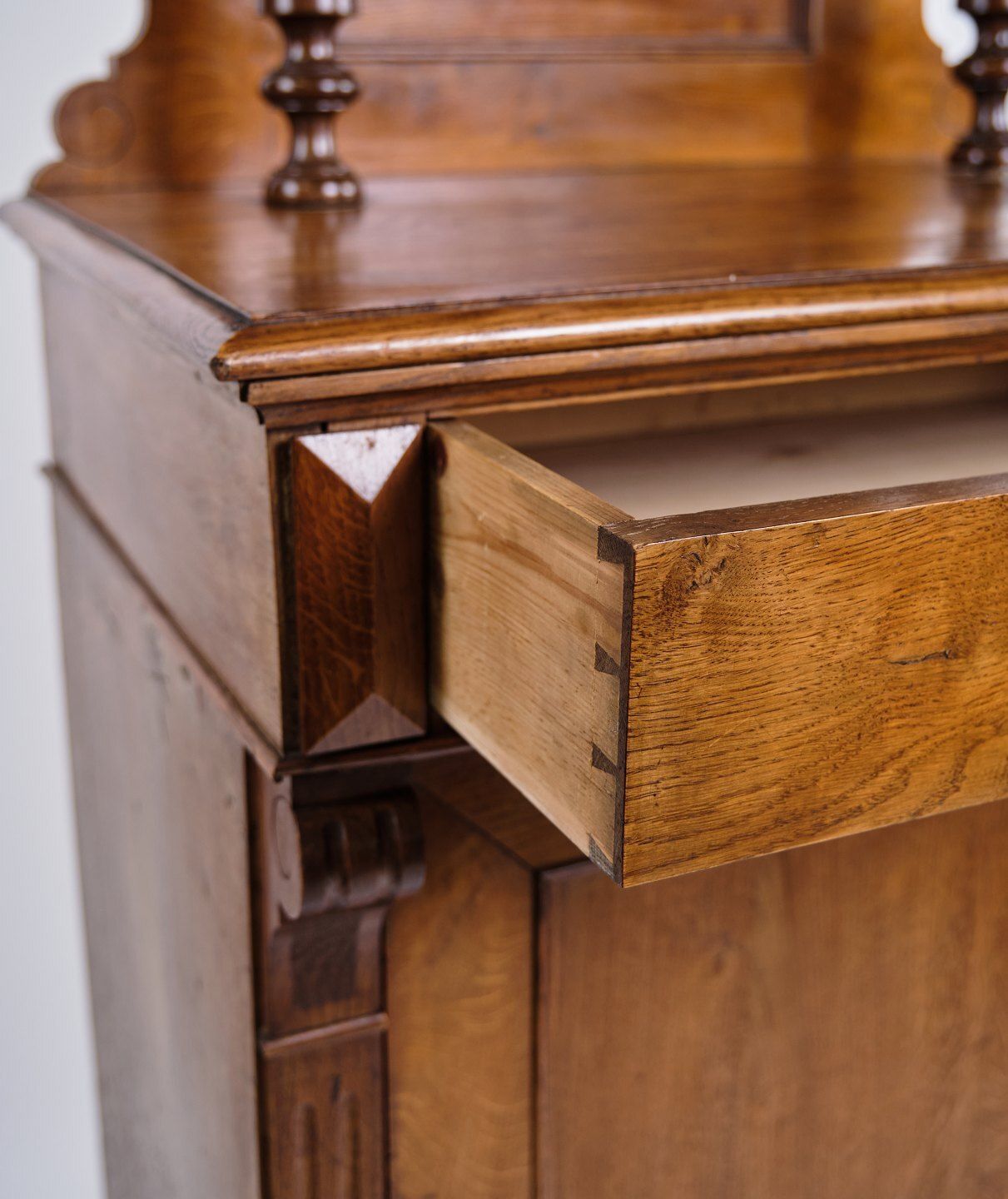 Cabinet – Hand Polished Mahogany – Decoration & Round Legs – Circa 1880 photo 1035.0