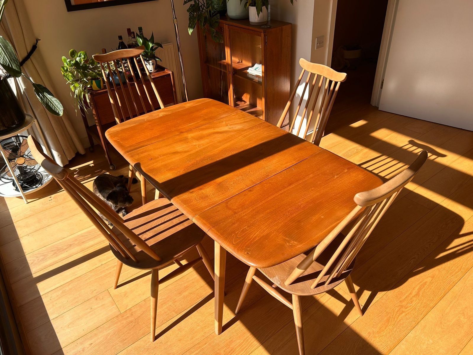 Ercol Blue Label Dining Set With 2 Leaf Table And Four Goldsmith Chairs