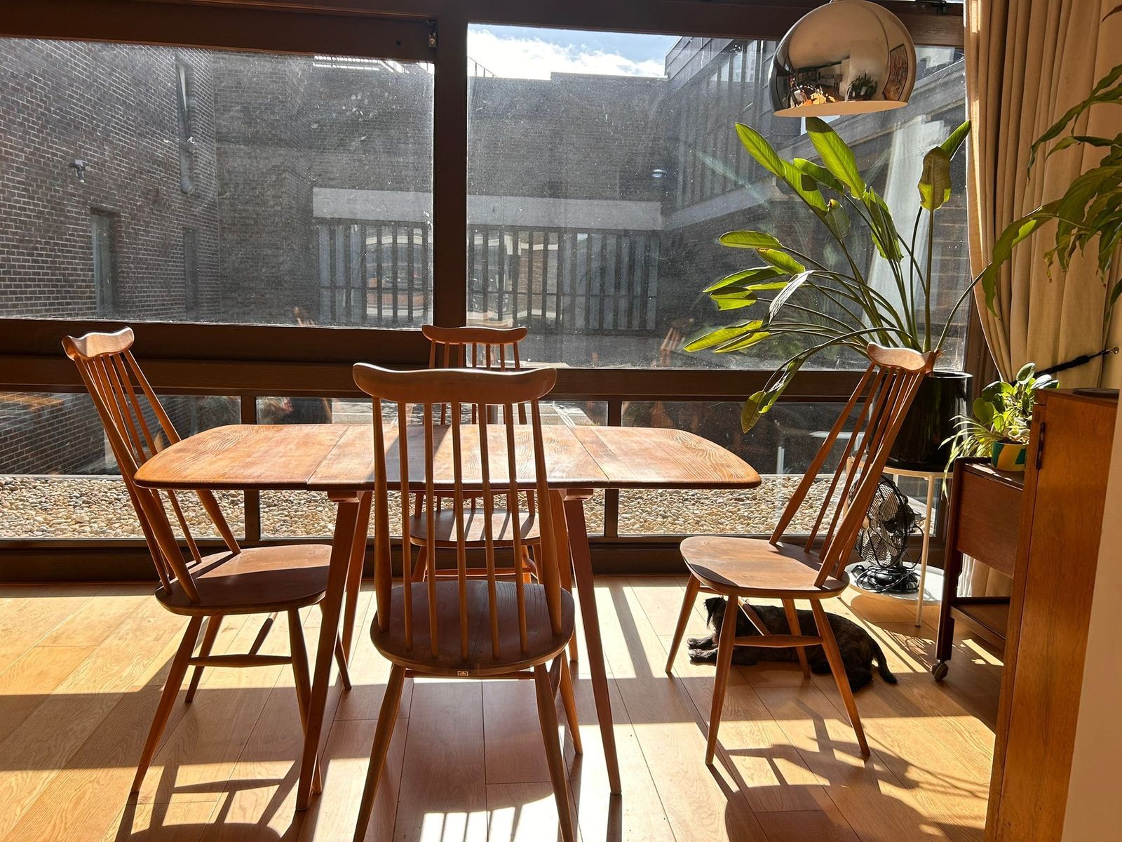 Ercol Blue Label Dining Set With 2 Leaf Table And Four Goldsmith Chairs photo 900.0