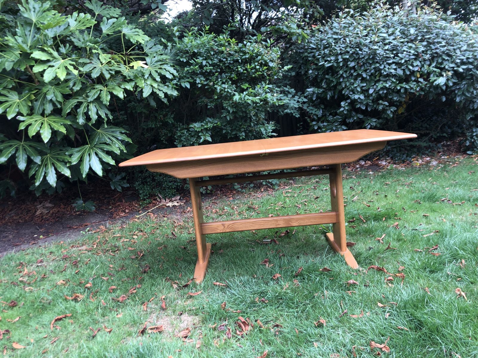 photo vinterior Ercol Windsor Medium Extending Dining Table Elm Model 1193