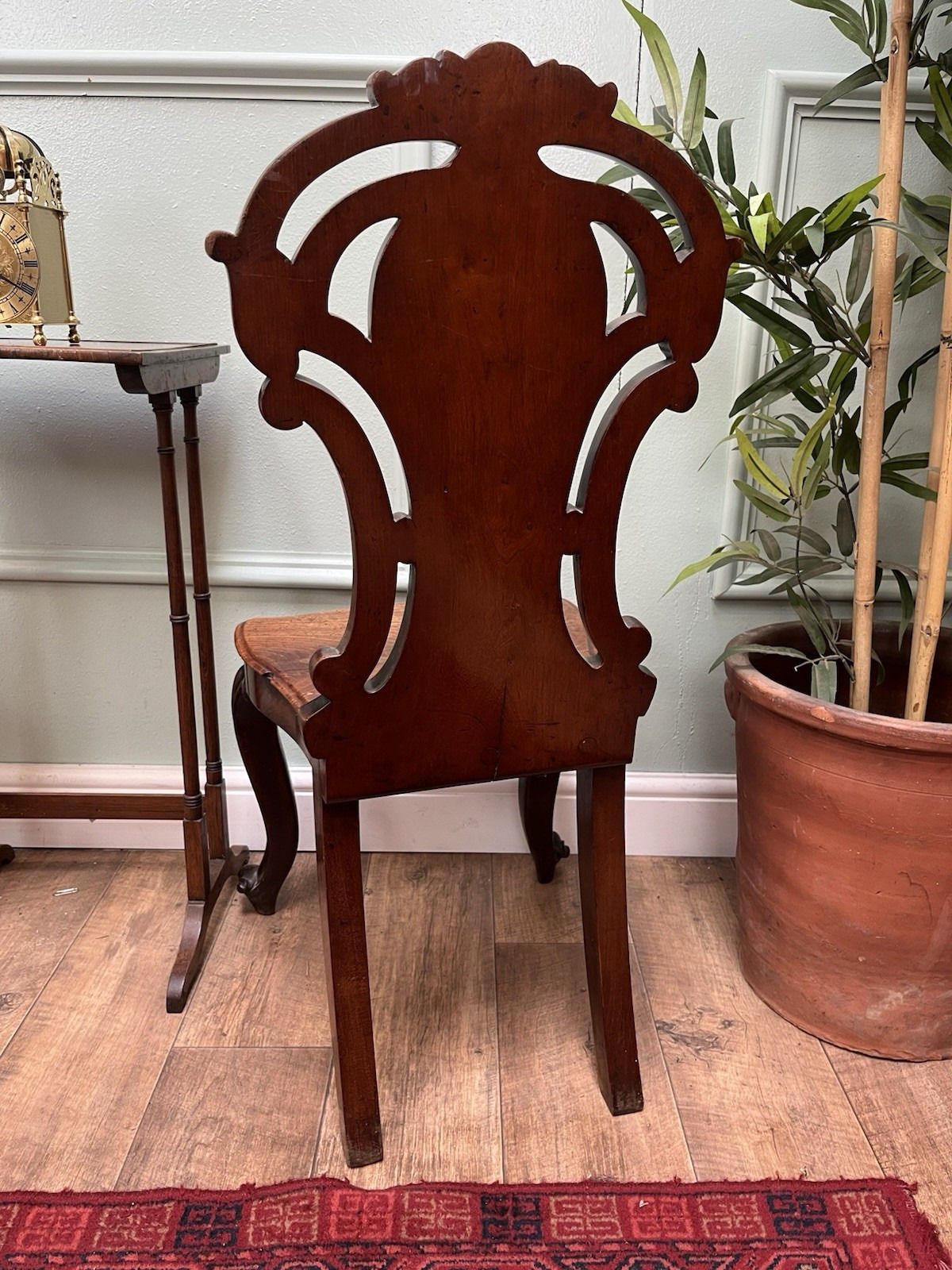 Stunning Pair Of 19th Century Victorian Antique Carved Mahogany Hall Chairs photo vinterior