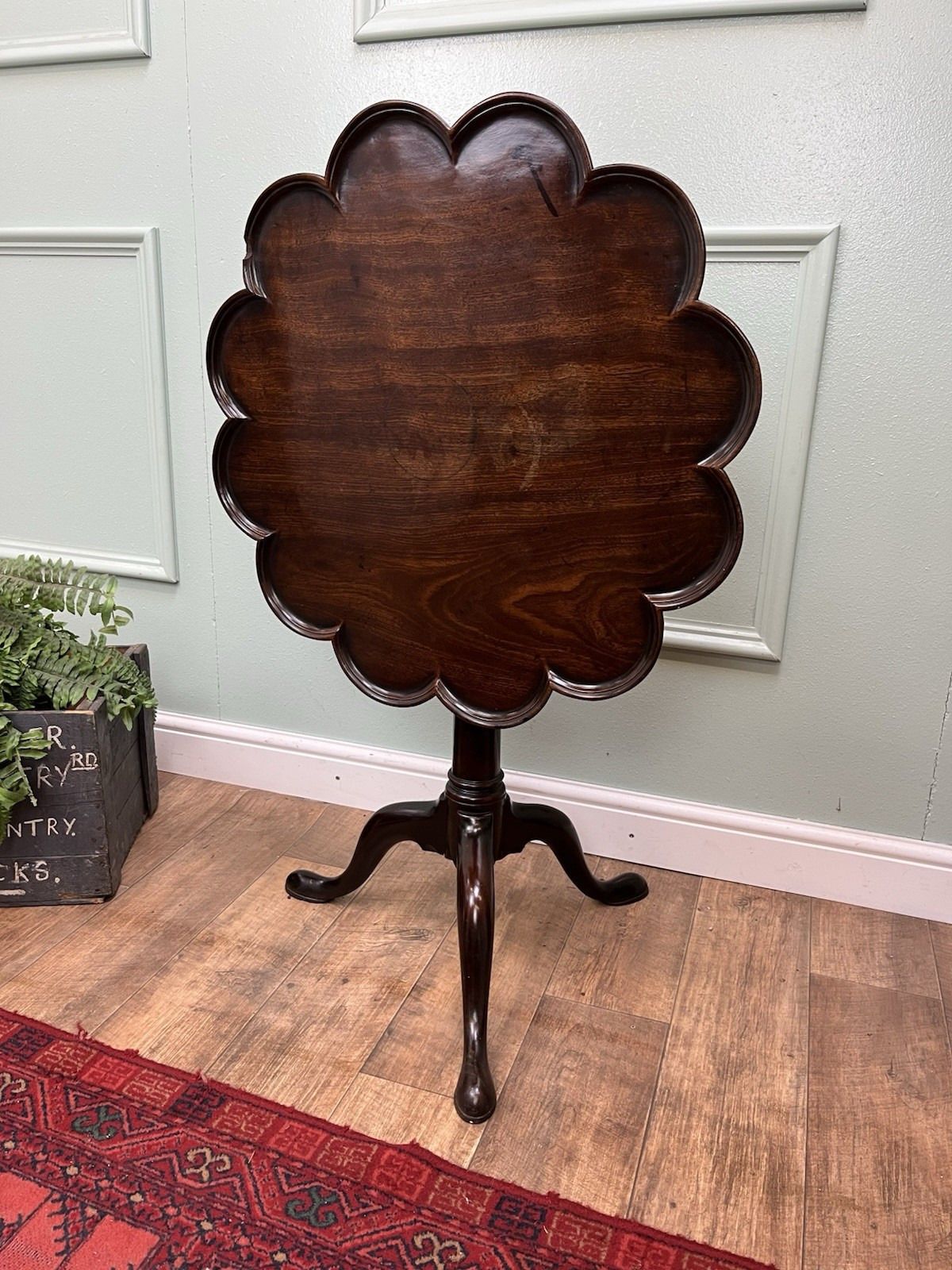 Superior Quality Antique George II Mahogany Pie Crust Tripod Table, Georgian photo furniture