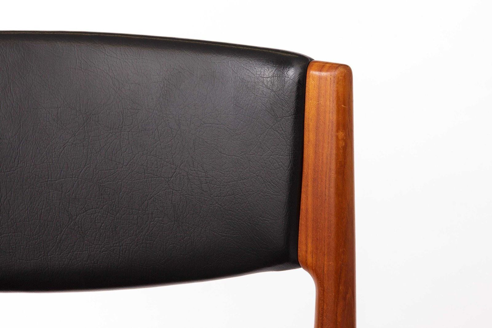 photo furniture Set Of 4 Grete Jalk Teak Dining Chairs For Glostrup, 1960s | Danish Mid Century Modern Vintage Chairs With Black Leather Seats
