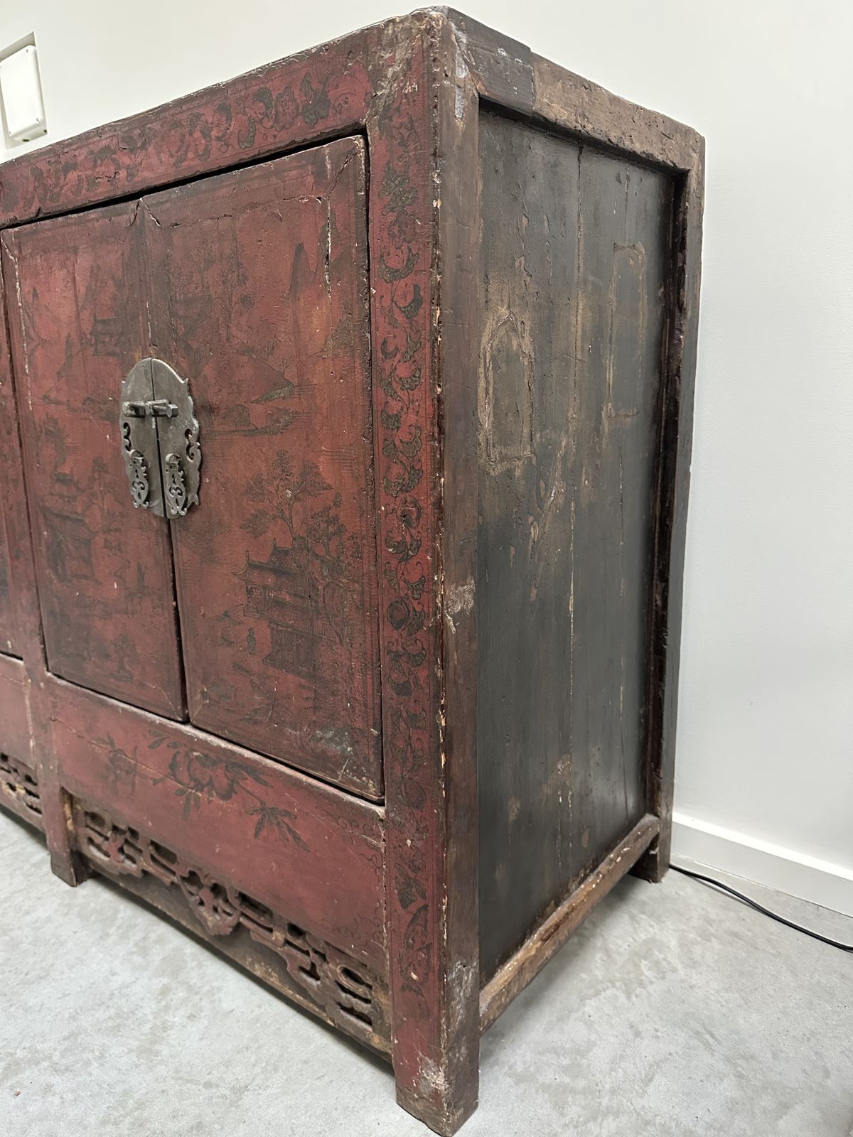 Chinese 'Shanxi' Painted Cabinet photo 700.0