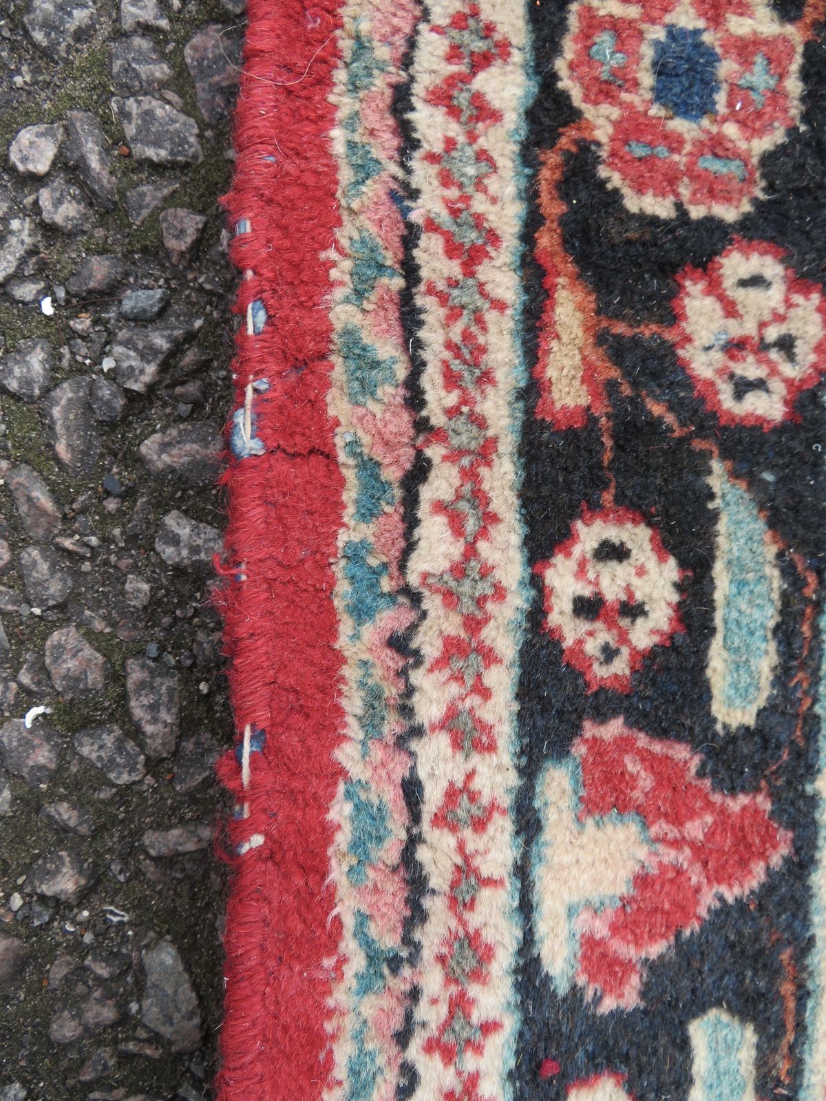 photo vinterior Old Mahal Village Rug. 208cm X 134cm.