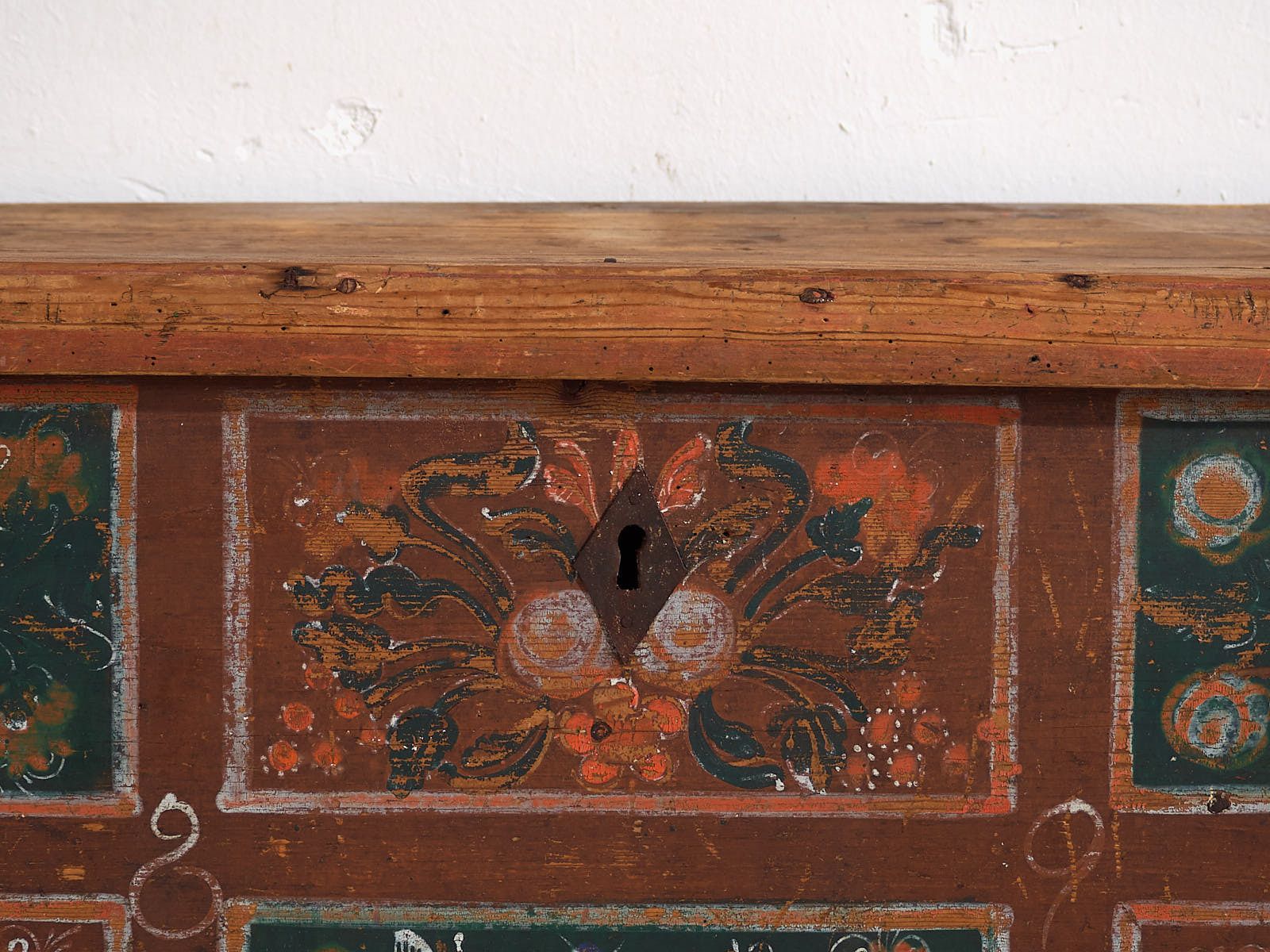Antique Storage Trunk With Floral Decoration (Year 1895) #102 photo vinterior