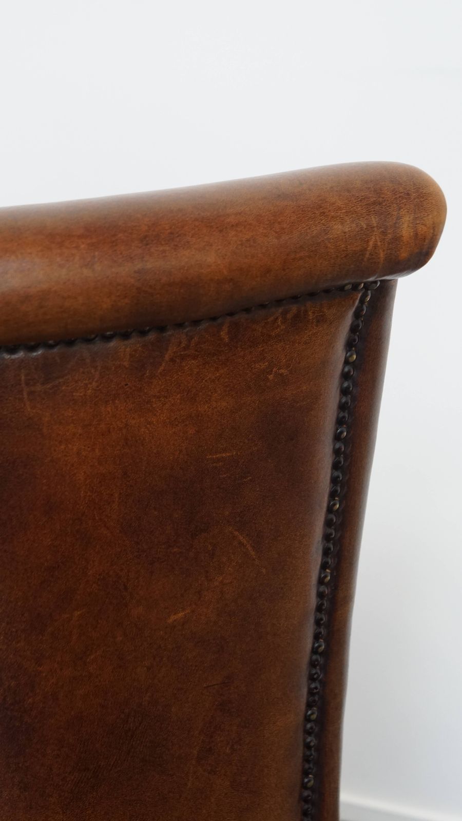 photo buy Timeless Set Of 4 Stately, Comfortable Dining Chairs Made Of Sheepskin With A Decorative Nail Finish