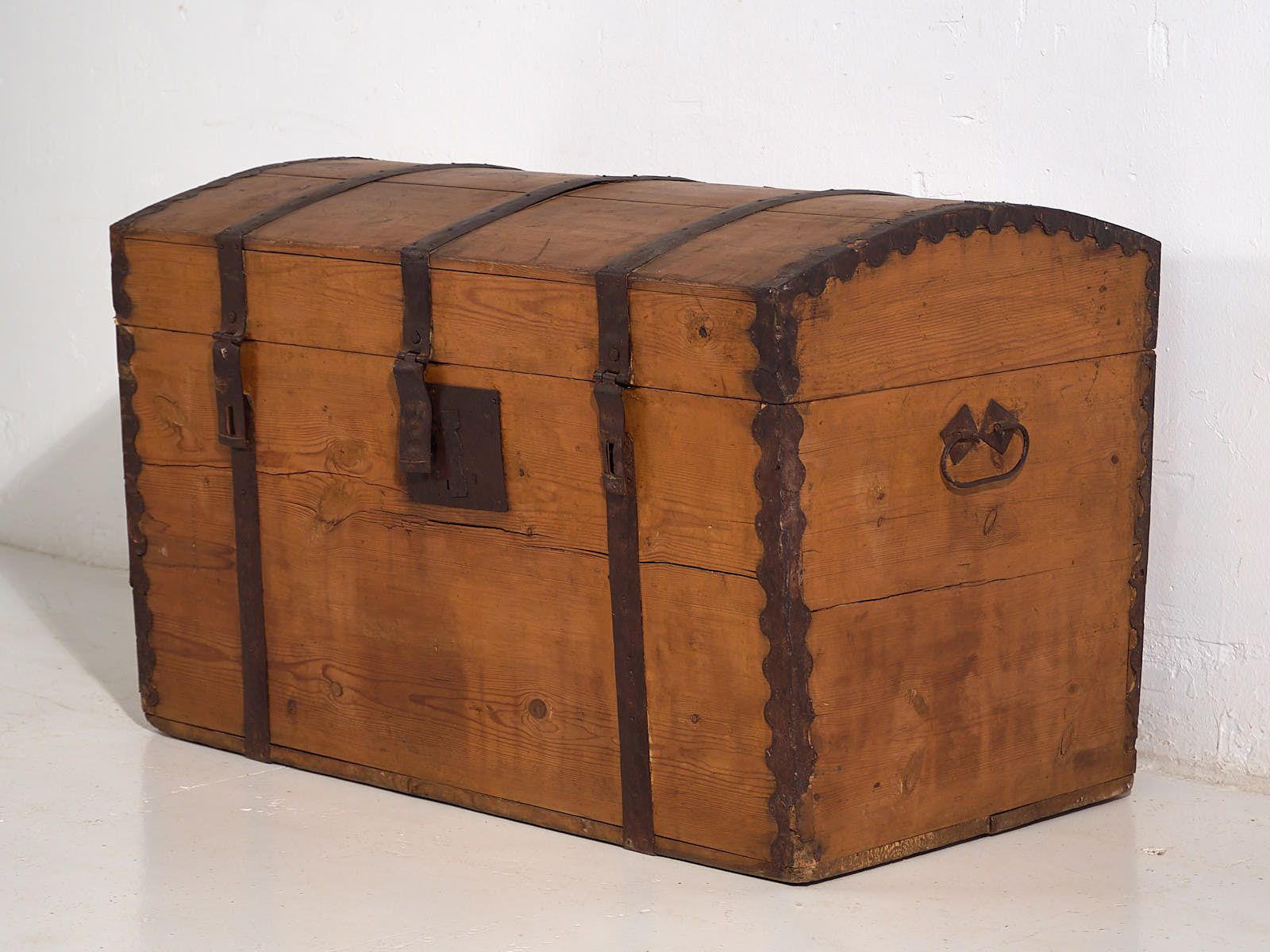 Antique Trunk With Metal Structure (C.1900) #80 photo vintage