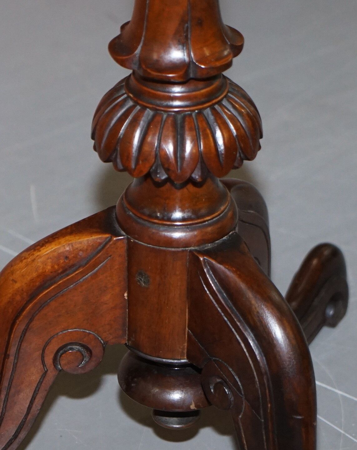 Furniture Victorian Burr Quarter Cut Walnut Oval Side End Lamp Tripod Table Ornately Carve photo