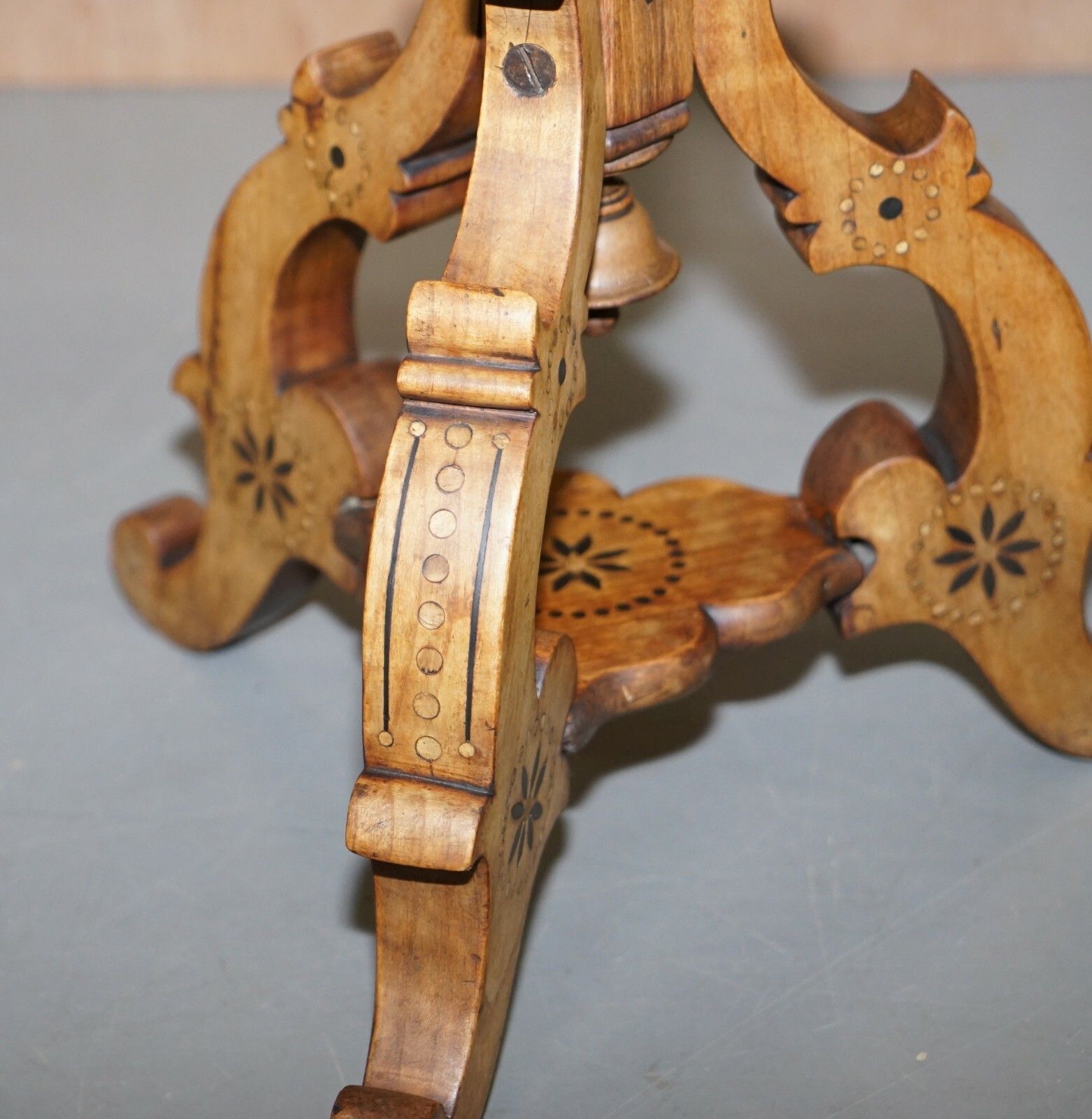 photo furniture Victorian Sycamore Wood Mother Of Pearl Inlay Round Tilt Top Occasional Table