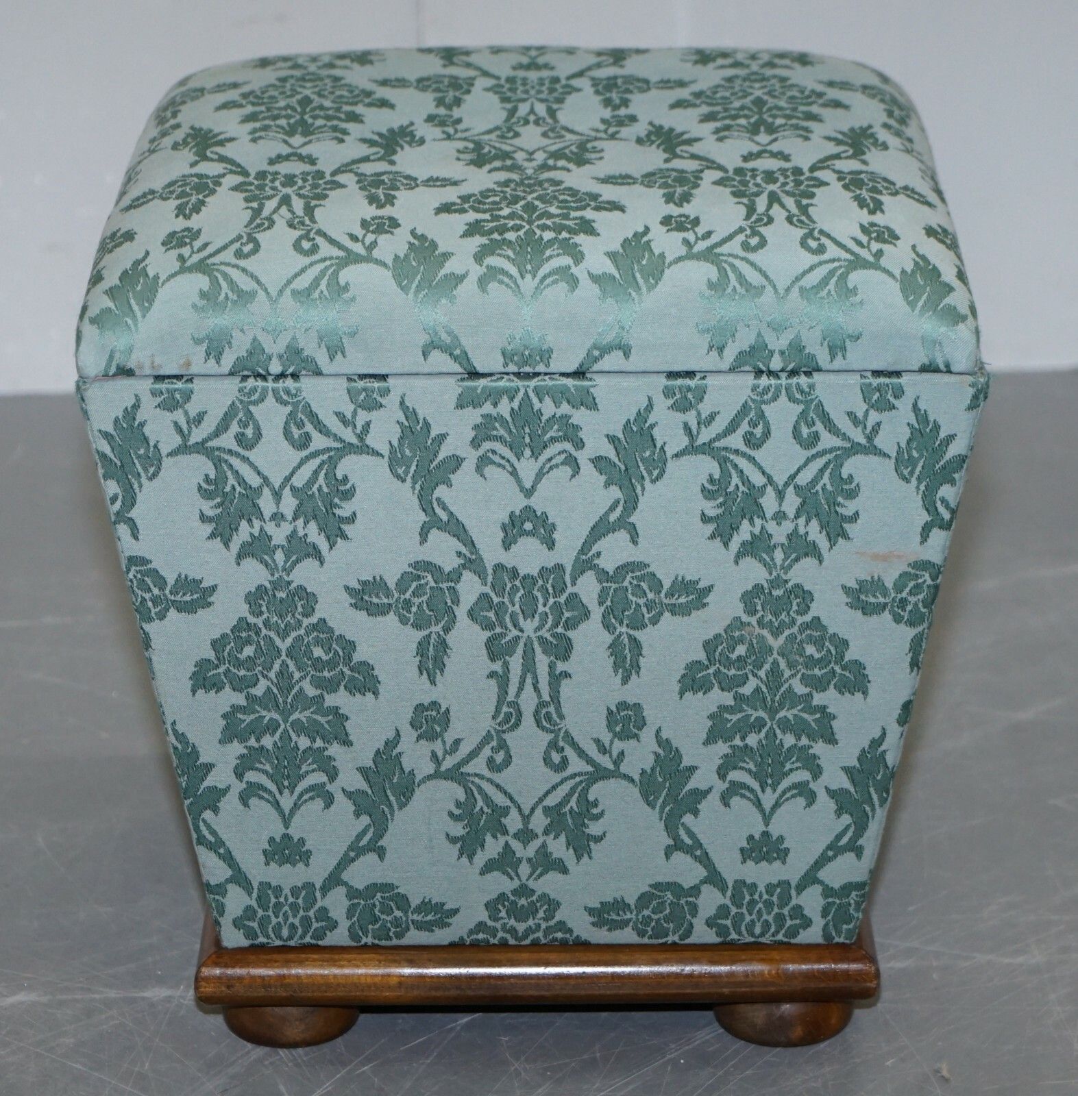 Exquisite Silk Upholstered Victorian Style Ottoman Stool Footstool With Storage photo vinterior