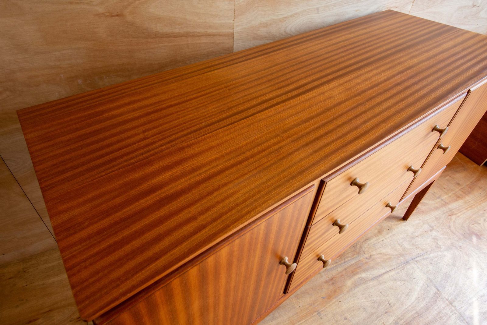 photo vinterior Mid Century Teak Sideboard