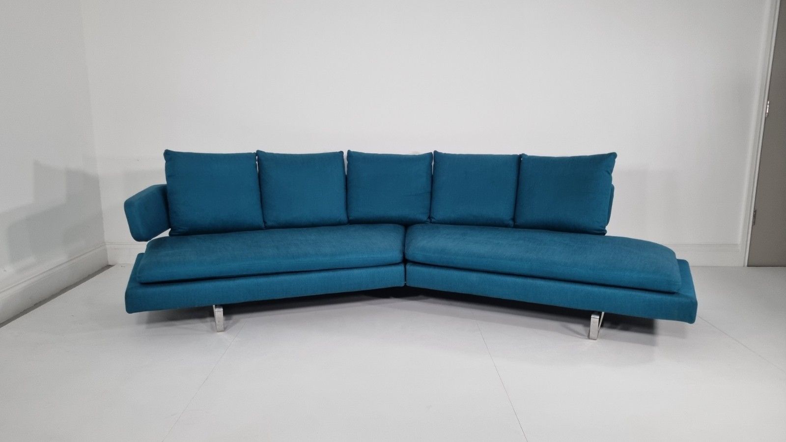 Bb Italia Arne A320 Curved Sofa In Adria Turquoise Fabric In Excellent Condition photo vintage