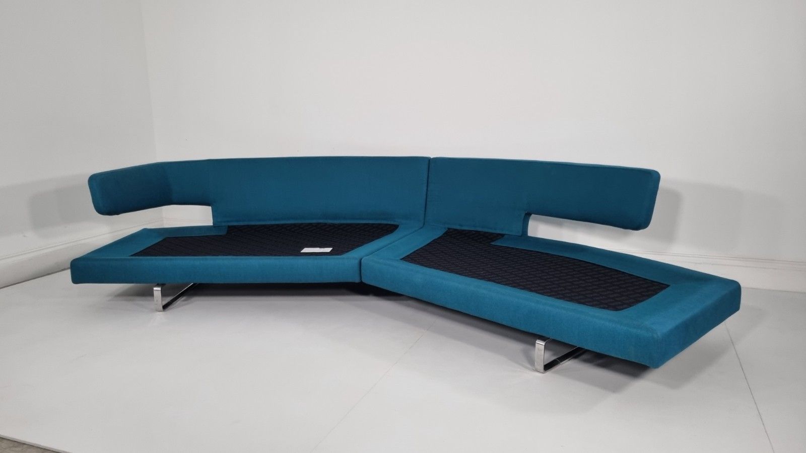 5508.0 Bb Italia Arne A320 Curved Sofa In Adria Turquoise Fabric In Excellent Condition photo