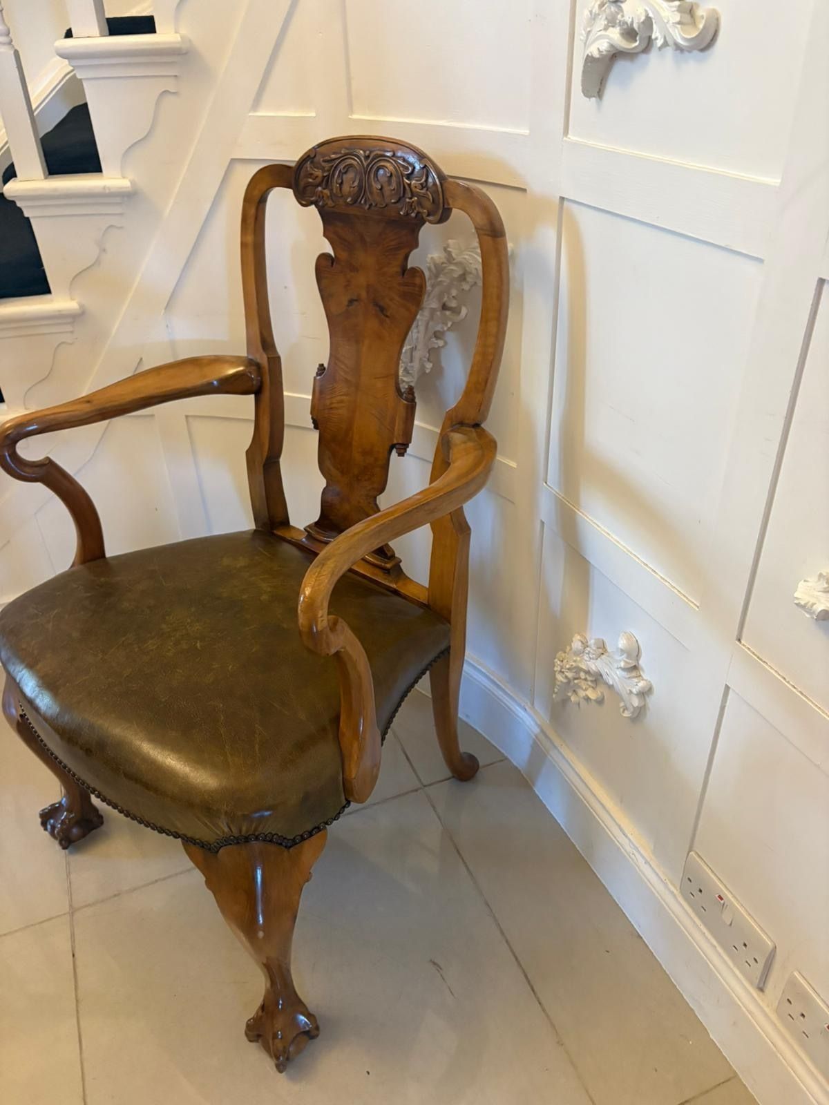 photo vintage Outstanding Quality Set Of 6 Antique 19th Century Carved Walnut Dining Chairs