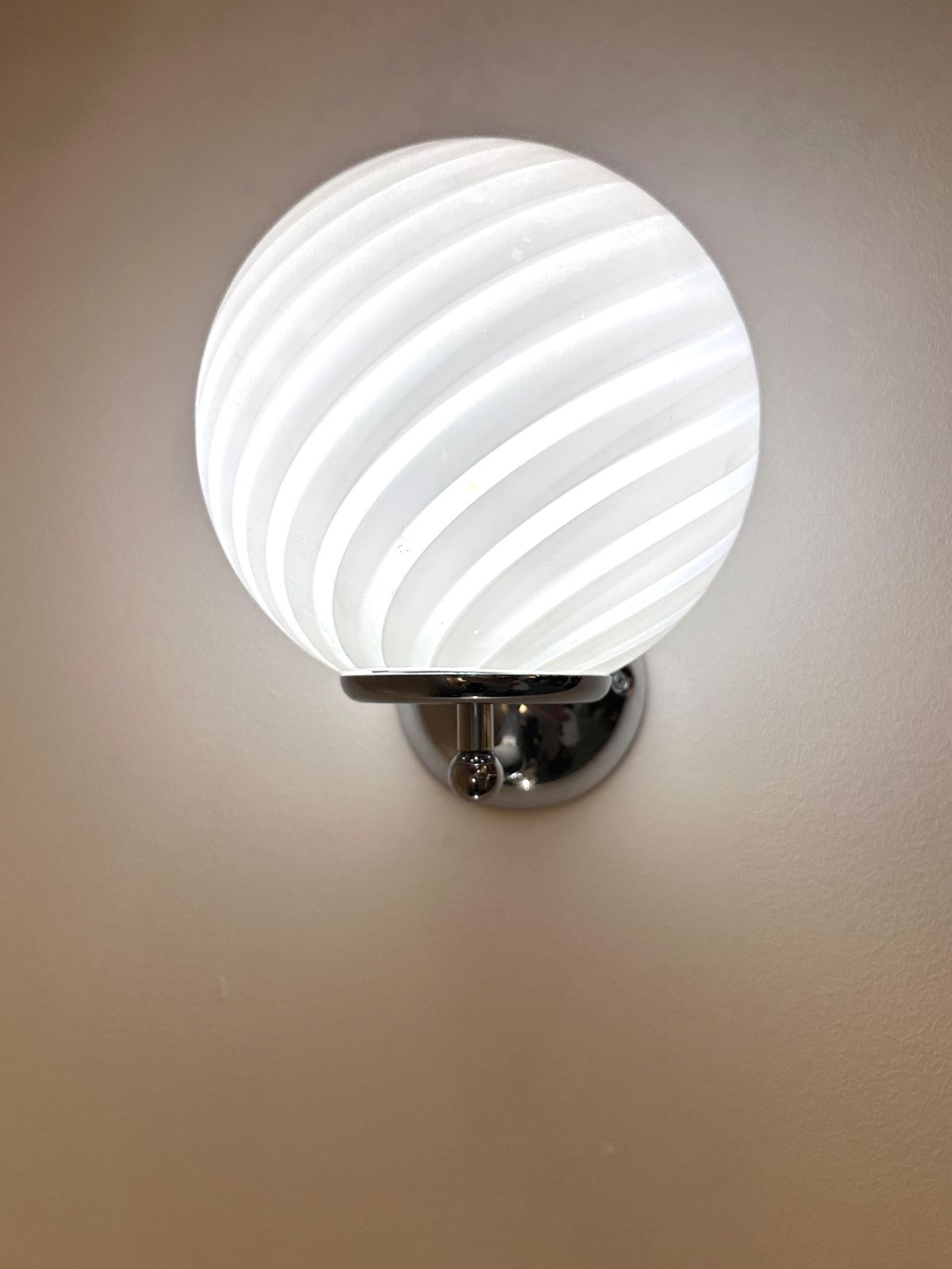 Contemporary Milky White Swirl Murano Glass Wall Sconce photo 2017.0