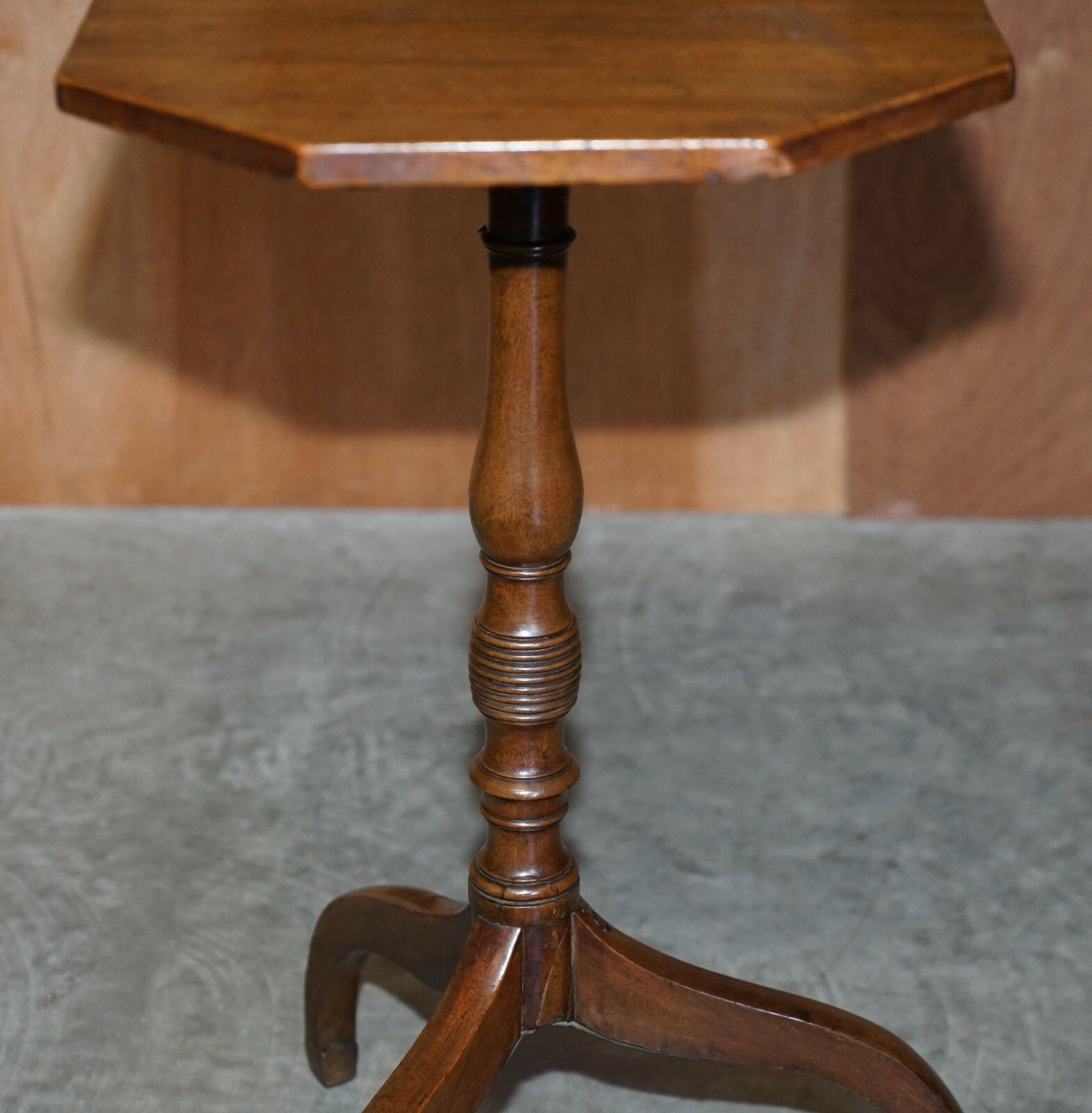 850.0 Antique Georgian Walnut Tripod Side End Lamp Or Wine Table Original Patina photo