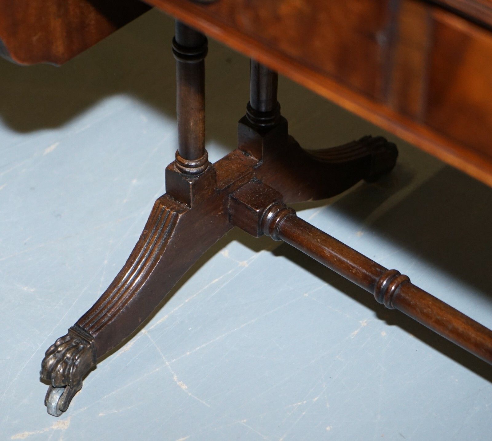 Large Bevan Funnell Extending Flamed Mahogany Side End Lamp Card Table Lion Feet photo buy