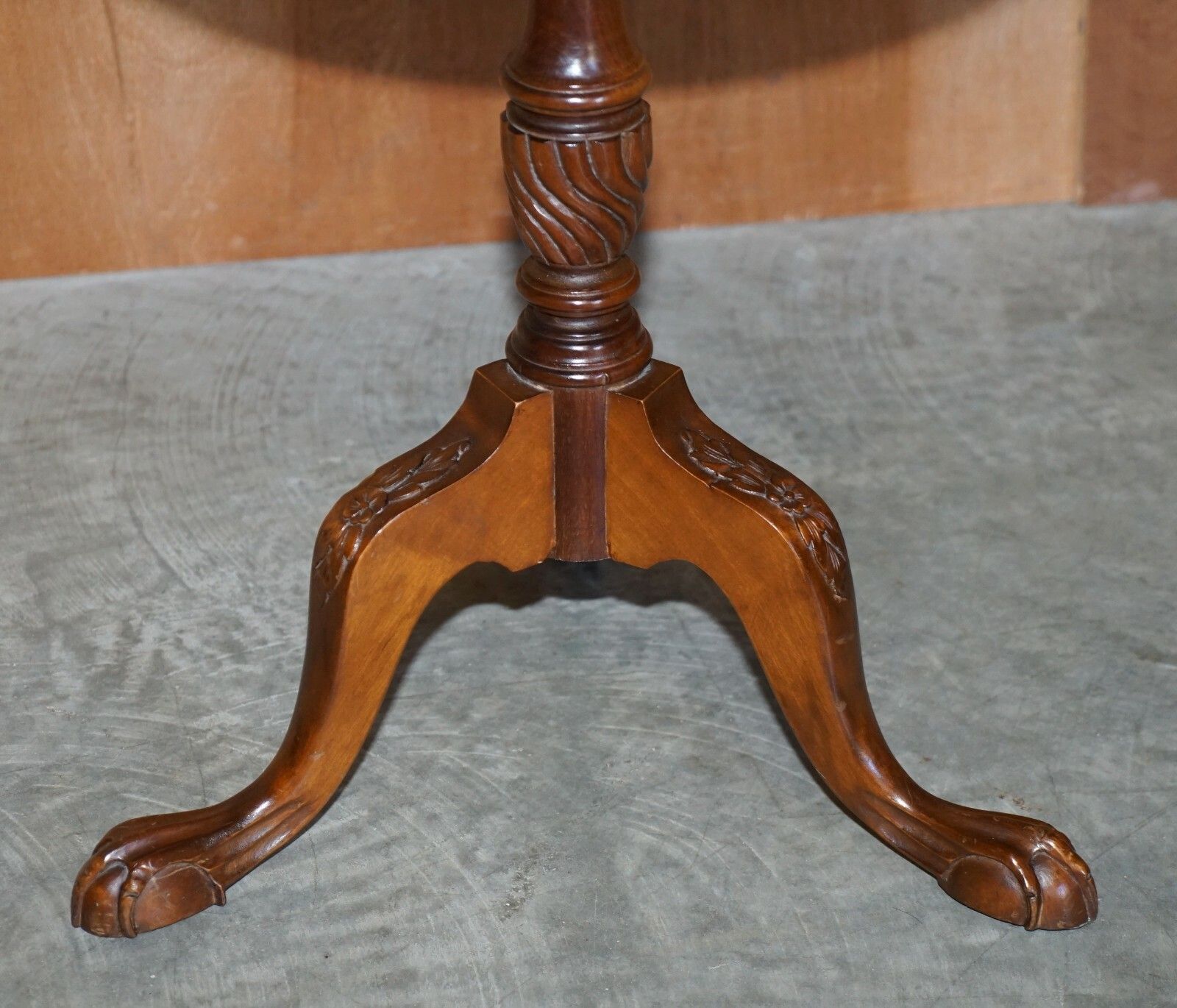 Lovely Flamed Mahogany Gallery Rail Side With Claw & Ball Feet Regency Style photo for sale