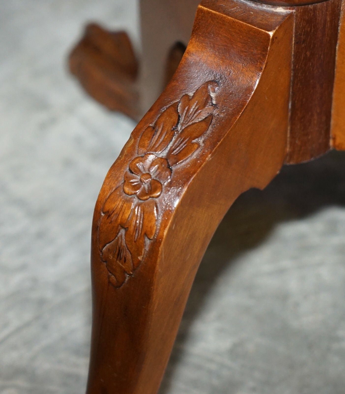 Lovely Flamed Mahogany Gallery Rail Side With Claw & Ball Feet Regency Style photo 750.0